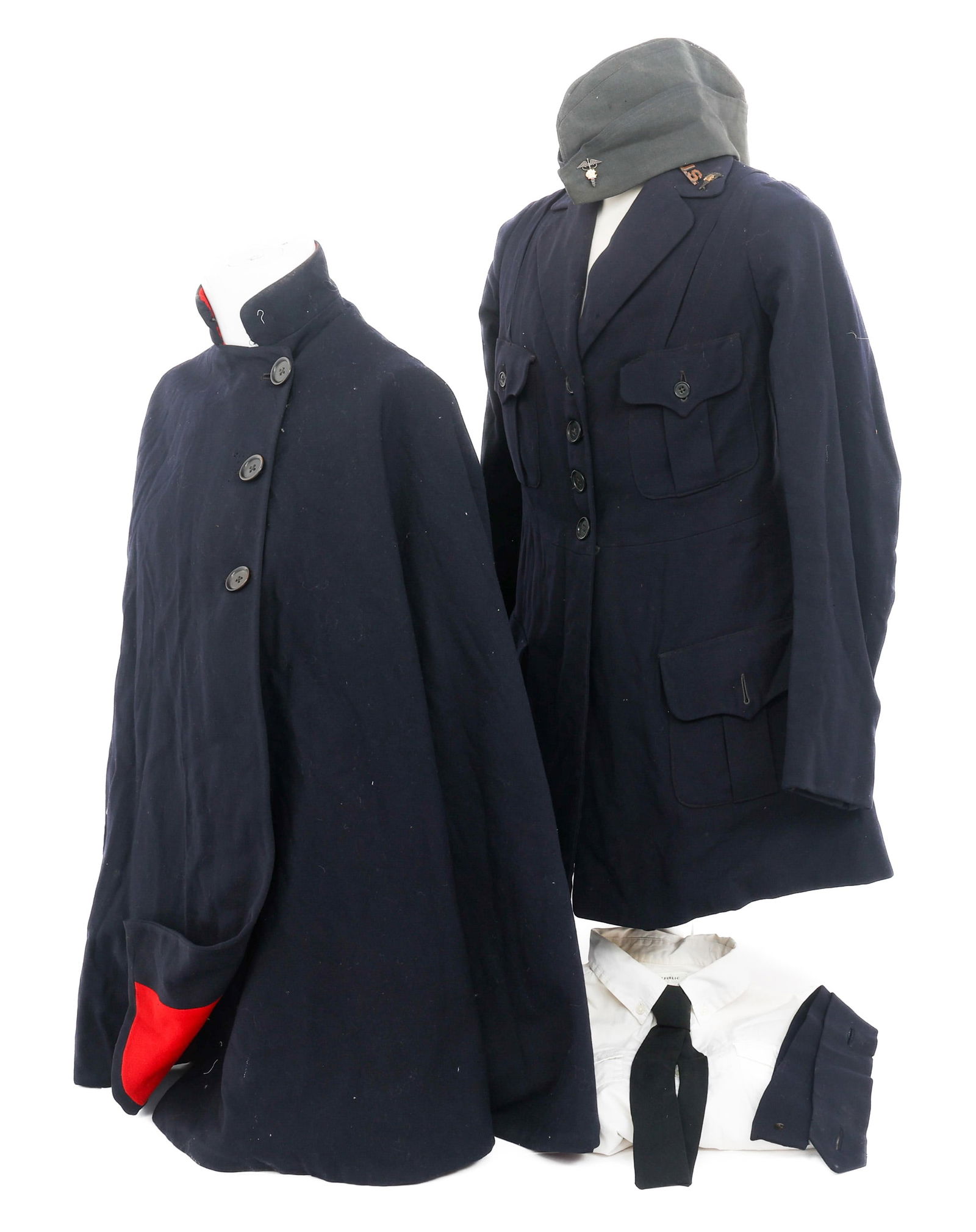 WWI US ARMY NURSE CORPS TUNIC, CAPE & OVERSEAS CAP: WWI US ARMY NURSE CORPS TUNIC, CAPE & OVERSEAS CAP WWI US Army Nurse Corps Uniform. (1) Garrison Cap. Cotton construction. ANC frontal insignia. No visible marks. (1) Cape. No visible marks. (1) Servi