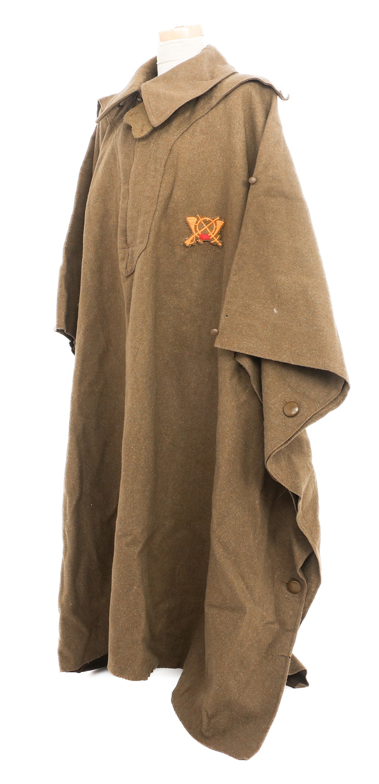 SPANISH CIVIL WAR INFANTRY WINTER CAPE: SPANISH CIVIL WAR INFANTRY WINTER CAPE Spanish Civil War Army Infantry Winter Cape. Heavy wool. No visible maker marks or tags. Plastic buttons. Unit patch. Size: 55" x 45"