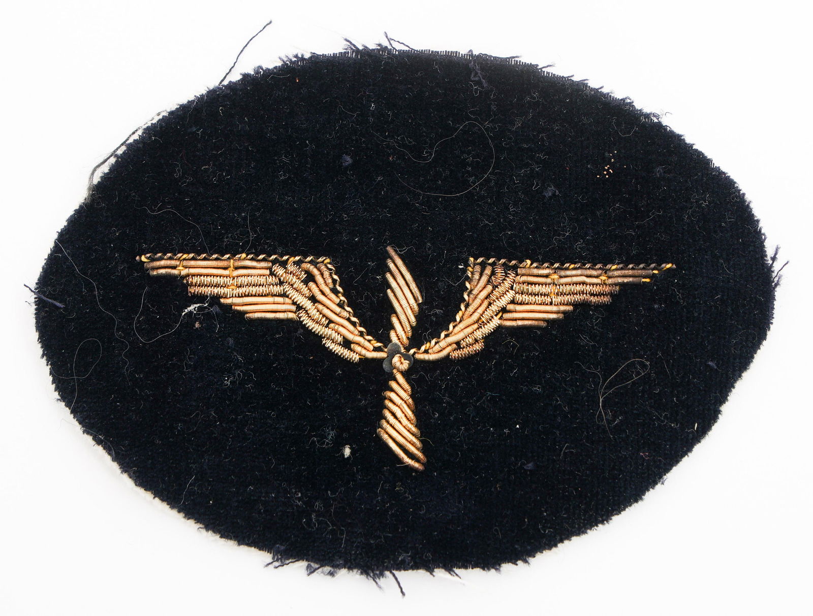 WWI FRENCH AIR FORCE AVIATOR BULLION SLEEVE PATCH: WWI FRENCH AIR FORCE AVIATOR BULLION SLEEVE PATCH WWI French Air Force Aviator Bullion Sleeve Patch. Felt with bullion stitching. Size: 2 1/2" x 3 1/4"
