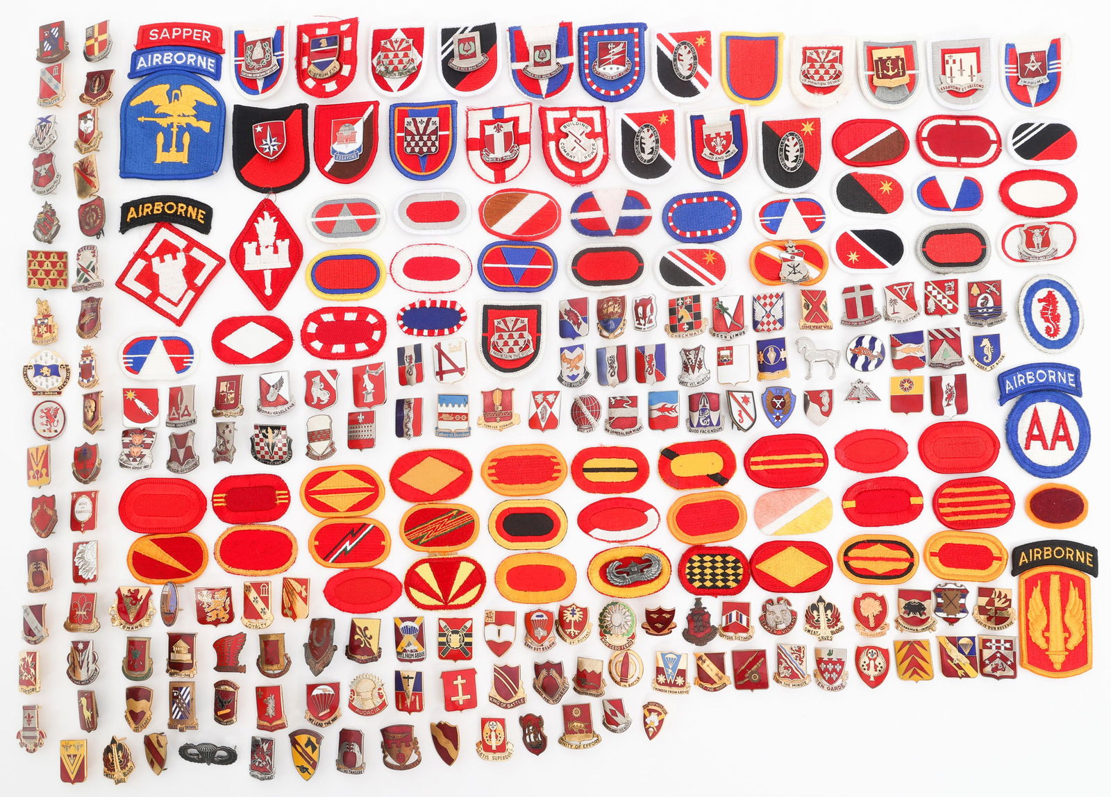 COLD WAR - CURRENT US ARMED FORCES OVALS & PATCHES: COLD WAR - CURRENT US ARMED FORCES OVALS & PATCHES Cold War - Current US Armed Forces Ovals, Patches and DUI Pins. Various regiments, units and makers.