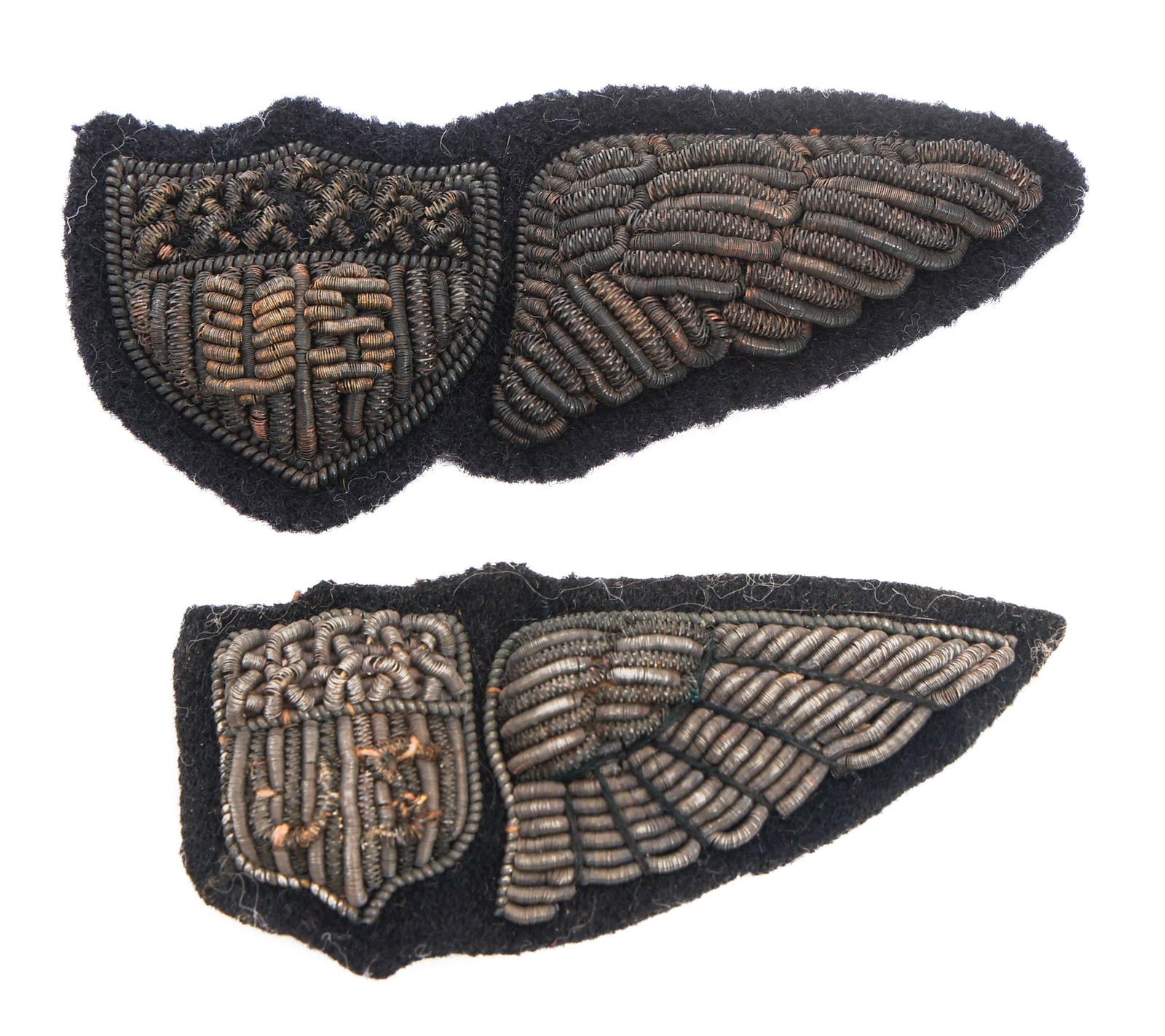 WWI US AIR CORPS Jr PILOT BULLION 2" WING BADGES: WWI US AIR CORPS Jr PILOT BULLION 2" WING BADGES Two WWI US Air Corps Junior Pilot 2" Wing Badges. Bullion stitching on felt backing. Size: 2 1/8", 2 1/2"