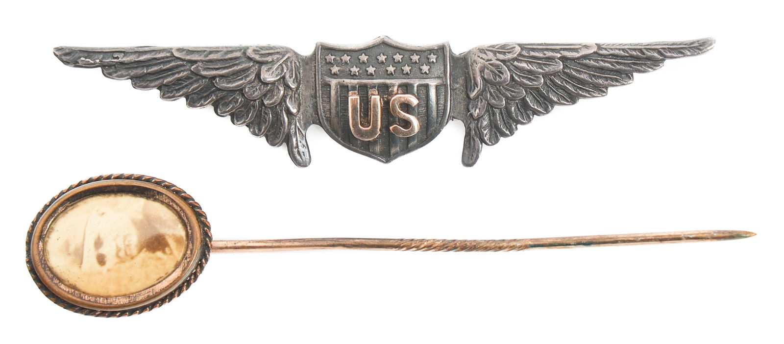 WWI US ARMY AIR CORPS PILOT WINGS & STICK PIN: WWI US ARMY AIR CORPS PILOT WINGS & STICK PIN WWI US Army Air Corps 2.1/2" Pilot Wings and Soldier Stick Pin. (1) 2.1/2" Pilot Wings with US in gold. No visible marks. (1) Soldier portrait stick pin.