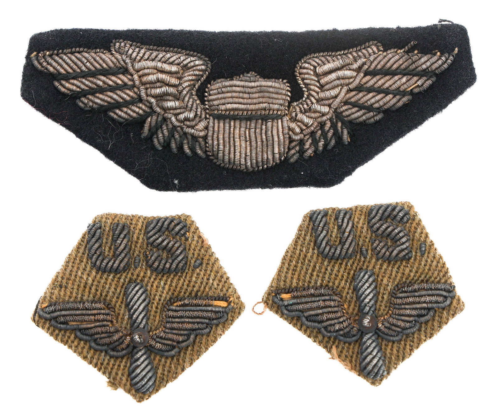 WWI US LTCOL EGLIN BULLION WINGS & COLLAR INSIGNIA: WWI US LTCOL EGLIN BULLION WINGS & COLLAR INSIGNIA Post WWI US Lieutenant Colonel Eglin Wings and Collar Insignia. Heavy Bullion on felt and cloth construction. Provenance: Recovered by the consignor