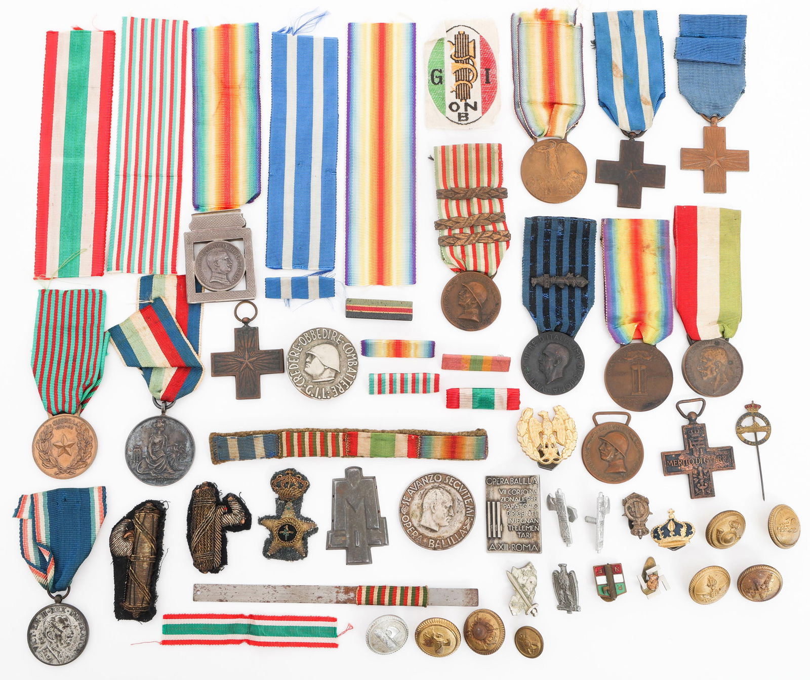 WWII ITALIAN MILITARY AND ORGANIZATIONAL INSIGNIA (1 of 17)