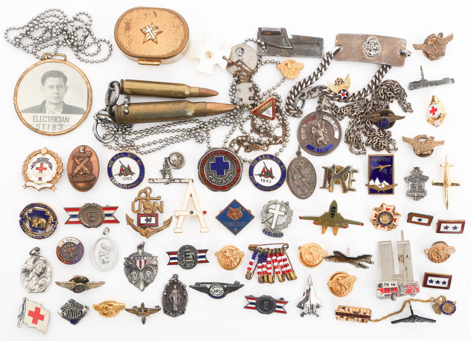 WWII US HOME FRONT INSIGNIA & LAPEL PINS (1 of 11)