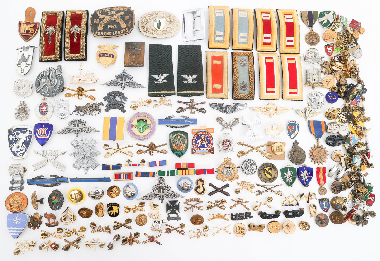 WWI - COLD WAR US AND WORLD BADGES & INSIGNIA (1 of 18)