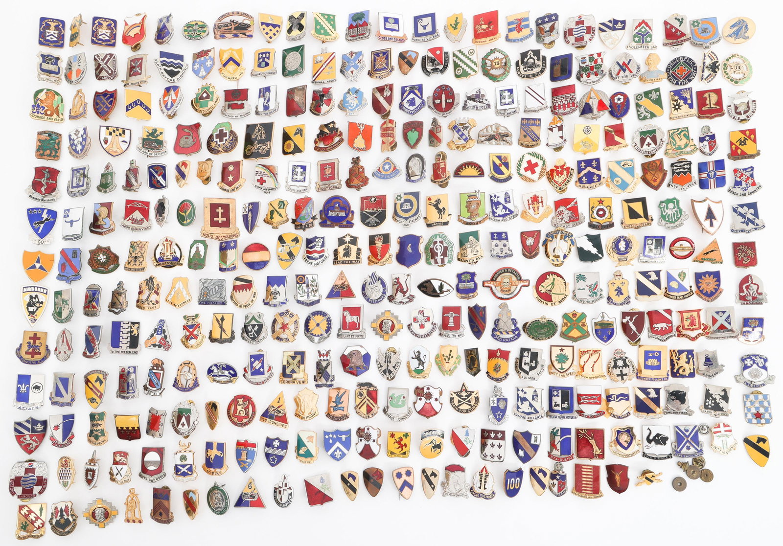 COLD WAR - CURRENT US ARMED FORCES DUI PINS (1 of 18)