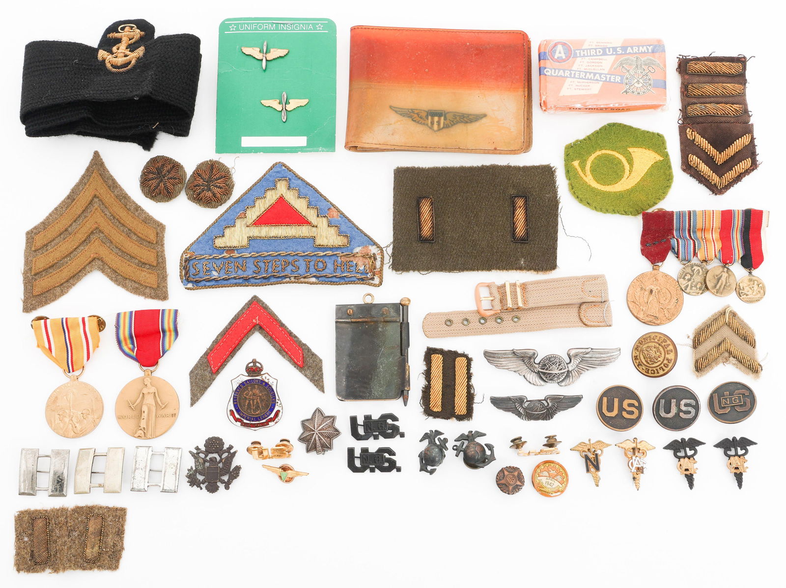 WWI - WWII US ARMED FORCES MEDALS & INSIGNIA (1 of 16)