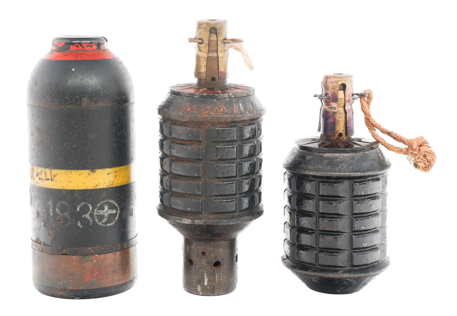 WWII JAPANESE TYPE 91-97 GRENADE & 89 MORTAR ROUND: WWII JAPANESE TYPE 91-97 GRENADE & 89 MORTAR ROUND WWII Japanese Hand Grenades and Knee Mortar Round. (1) Type 91 Grenade. (1) Type 97 Grenade. (1) Type 89 Knee Mortar. Impact Fuze is missing.