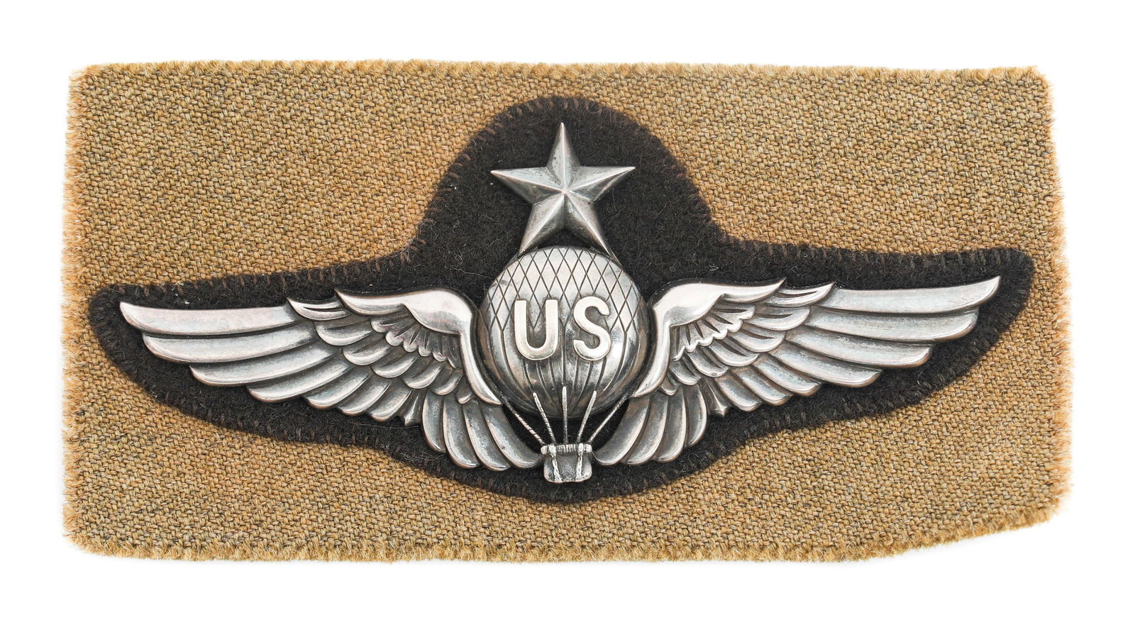 RESTRIKE US AIR CORPS 3" BALLOON PILOT WINGS: RESTRIKE US AIR CORPS 3" BALLOON PILOT WINGS Restrike of a 1920s US Army Air Corps Senior Balloon Pilot Wings. Unmarked alloy based, screw back with felt backing. Size: 1 1/2" x 3 1/4"