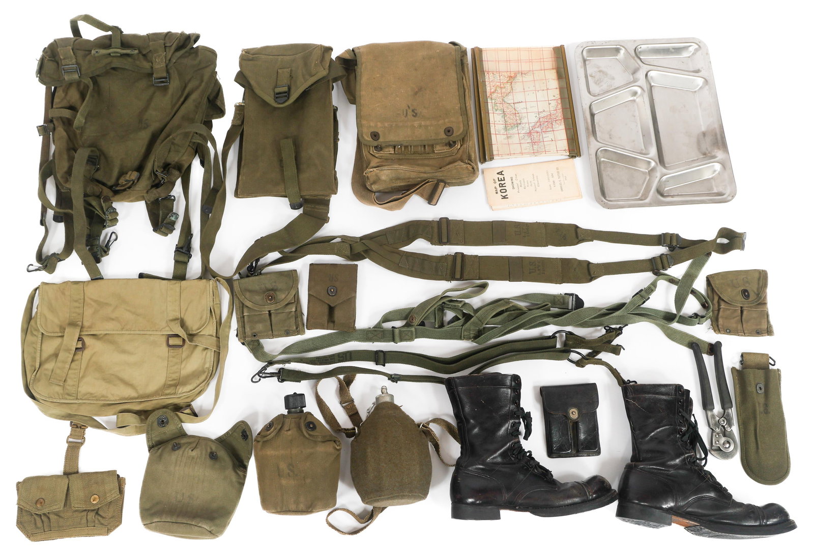 WWII - KOREAN WAR US ARMY JUMP BOOTS & FIELD GEAR (1 of 17)