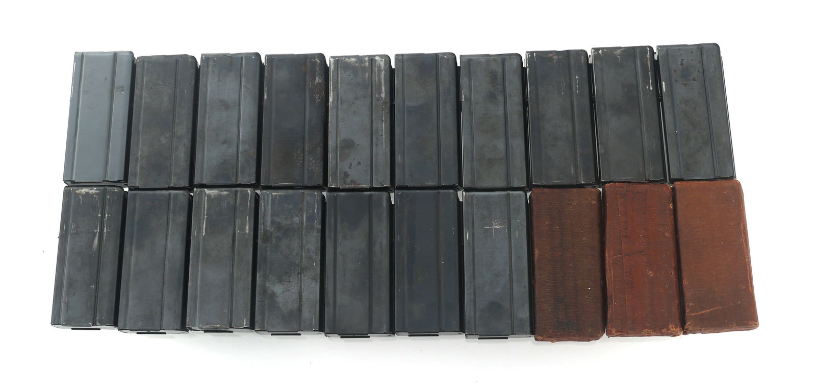 US M1 .30 CALIBER CARBINE MAGAZINES: US M1 .30 CALIBER CARBINE MAGAZINES 20 US M1 .30 caliber carbine magazines. Magazines stamped SY-B, 01-B, T-S, S-L, S-C, U, KSG, G-Q and Circled UR. Three sealed. Size / Gauge: 30 Carbine Note: Shippi