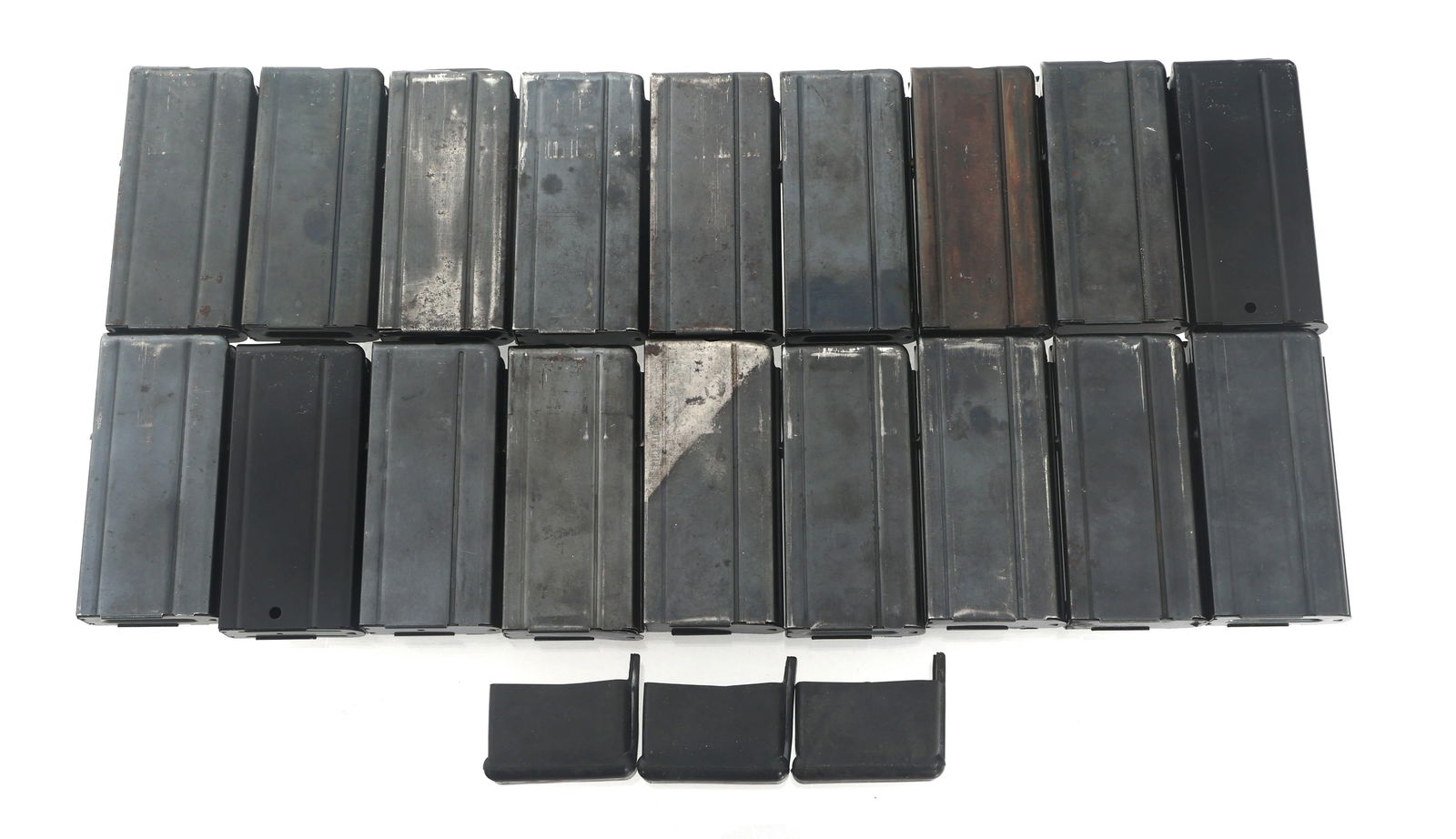 US M1 .30 CALIBER CARBINE MAGAZINES: US M1 .30 CALIBER CARBINE MAGAZINES 18 US M1 .30 caliber carbine magazines. Magazines stamped, K.1., IA, AI, IS, RO, BW, MN, UN, Circled IU, and I.I.. Three magazine covers. Size / Gauge: 30 Carbine N