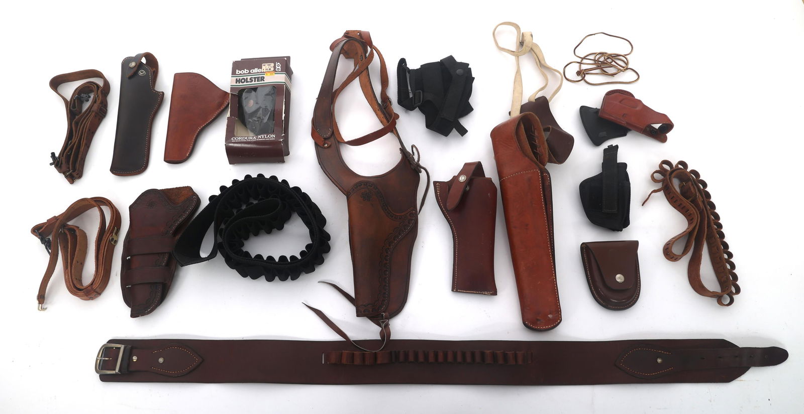PISTOL AND REVOLVER HOLSTERS LARGE LOT (1 of 7)