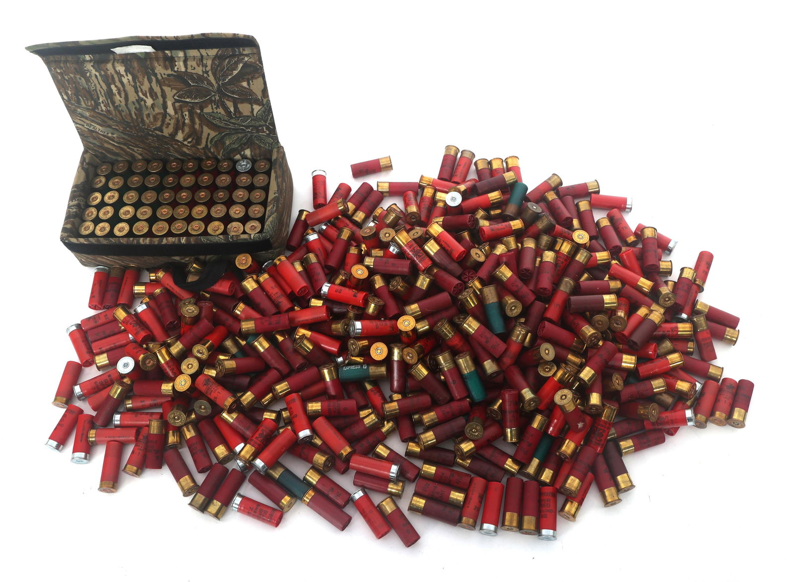 12 GAUGE SHOTGUN AMMUNITION - 47 POUNDS TGW: 12 GAUGE SHOTGUN AMMUNITION - 47 POUNDS TGW 12 Gauge shotgun ammunition - 47 pounds total gross weight. Brands include Federal and Winchester. Weight includes packaging. Caliber / Gauge: 12 Weight: 47