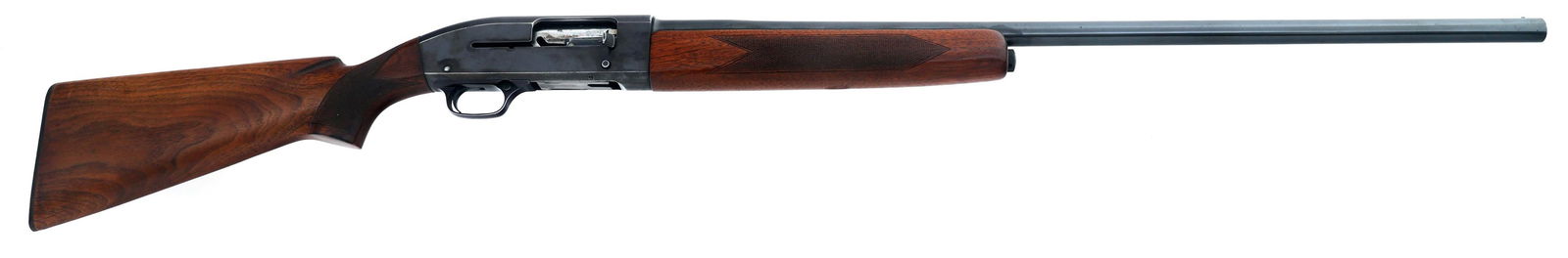 WINCHESTER MODEL 50 12 GAUGE SEMI AUTO SHOTGUN: WINCHESTER MODEL 50 12 GAUGE SEMI AUTO SHOTGUN 1954 Winchester model 50 12 gauge semi automatic shotgun. 2.75" shells. Fixed Full choke. Bead front sight. Checkered wood stock with plastic butt plate.