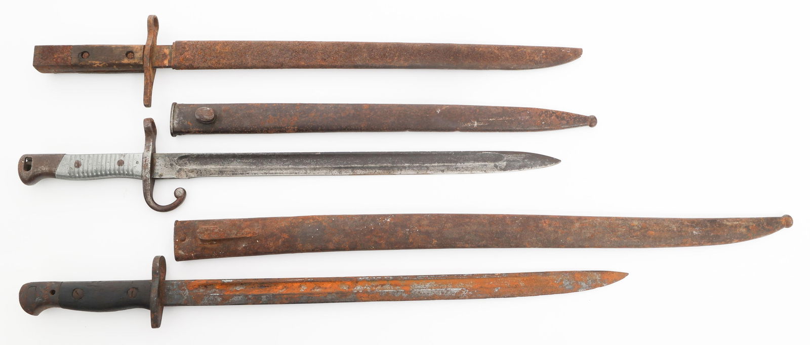 19th C. - WWII UK, ARGENTINIAN & JAPANESE BAYONETS: 19th C. - WWII UK, ARGENTINIAN & JAPANESE BAYONETS 19th Century - WWII UK, Argentinian and Japanese Bayonets. (1) Japanese Late War Type 30. Maker marked by Jinsen Arsenal on the ricasso. Steel hilt w