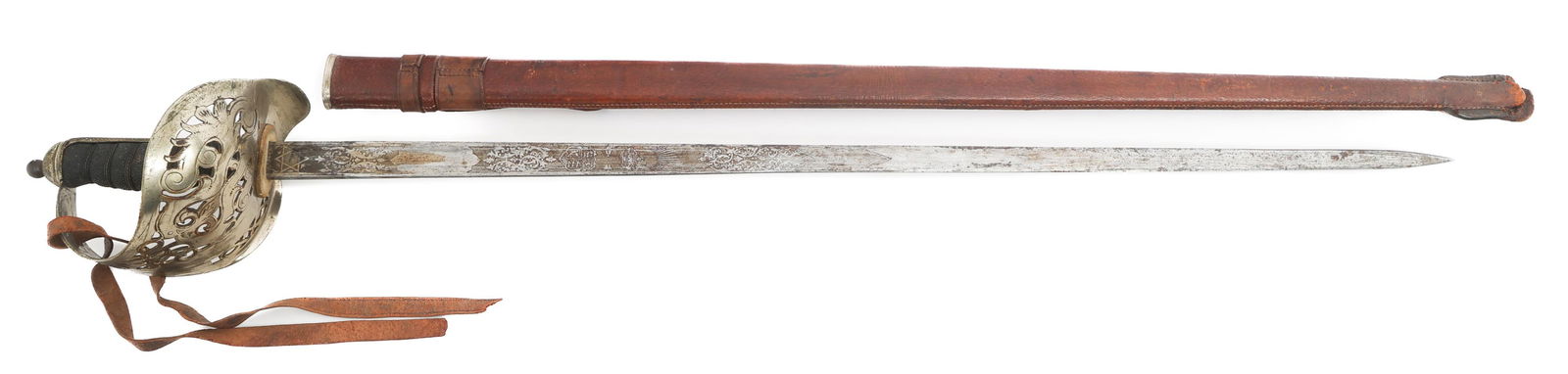 WWI BRITISH P1897 INFANTRY OFFICER SWORD - TR HAND: WWI BRITISH P1897 INFANTRY OFFICER SWORD - TR HAND WWI British P1897 Infantry Officer Sword. Single edged, bright blade with fuller. Double acid etched with patriotic and floral designs on both sides,