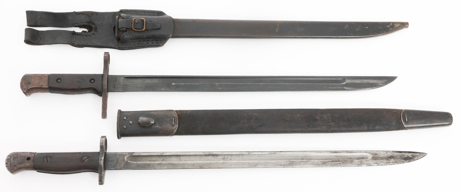 JAPANESE LATE WAR TYPE 30 & UK P1907 BAYONETS: JAPANESE LATE WAR TYPE 30 & UK P1907 BAYONETS Japanese Late War Type 30 and UK P1907 Bayonets. (1) Japanese Late War Type 30 Bayonet. Single edged, blued blade with fuller. Maker marked by National De
