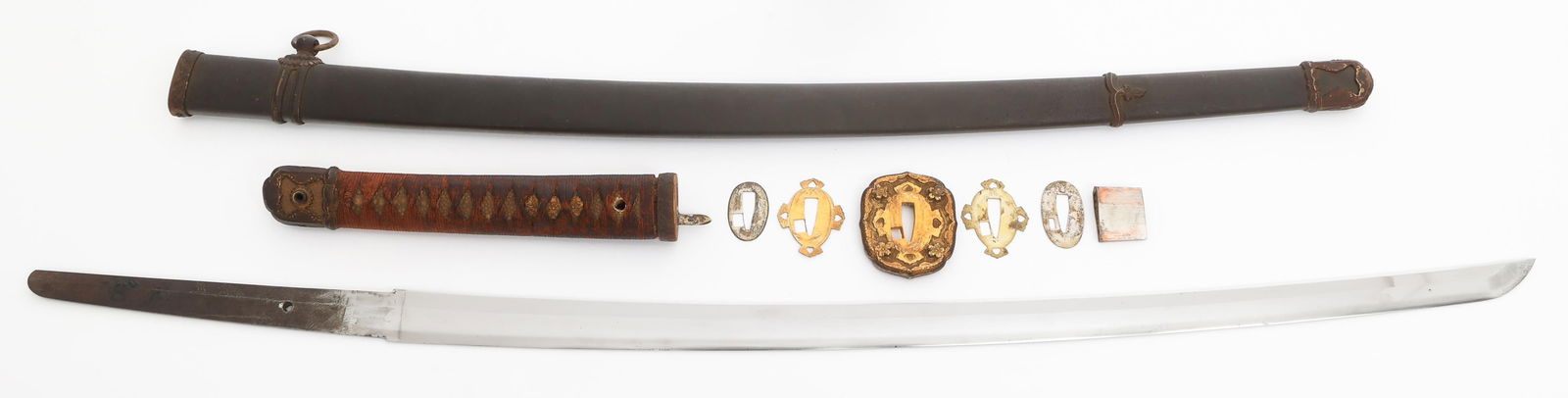 WWII JAPANESE ARMY OFFICER TYPE 98 SHIN GUNTO: WWII JAPANESE ARMY OFFICER TYPE 98 SHIN GUNTO WWII Imperial Japanese Army Officer Type 98 Shin Gunto Sword. Single edged, slightly curved, bright blade. No visible Hamon. Copper Habaki. Brass Tsuba, S