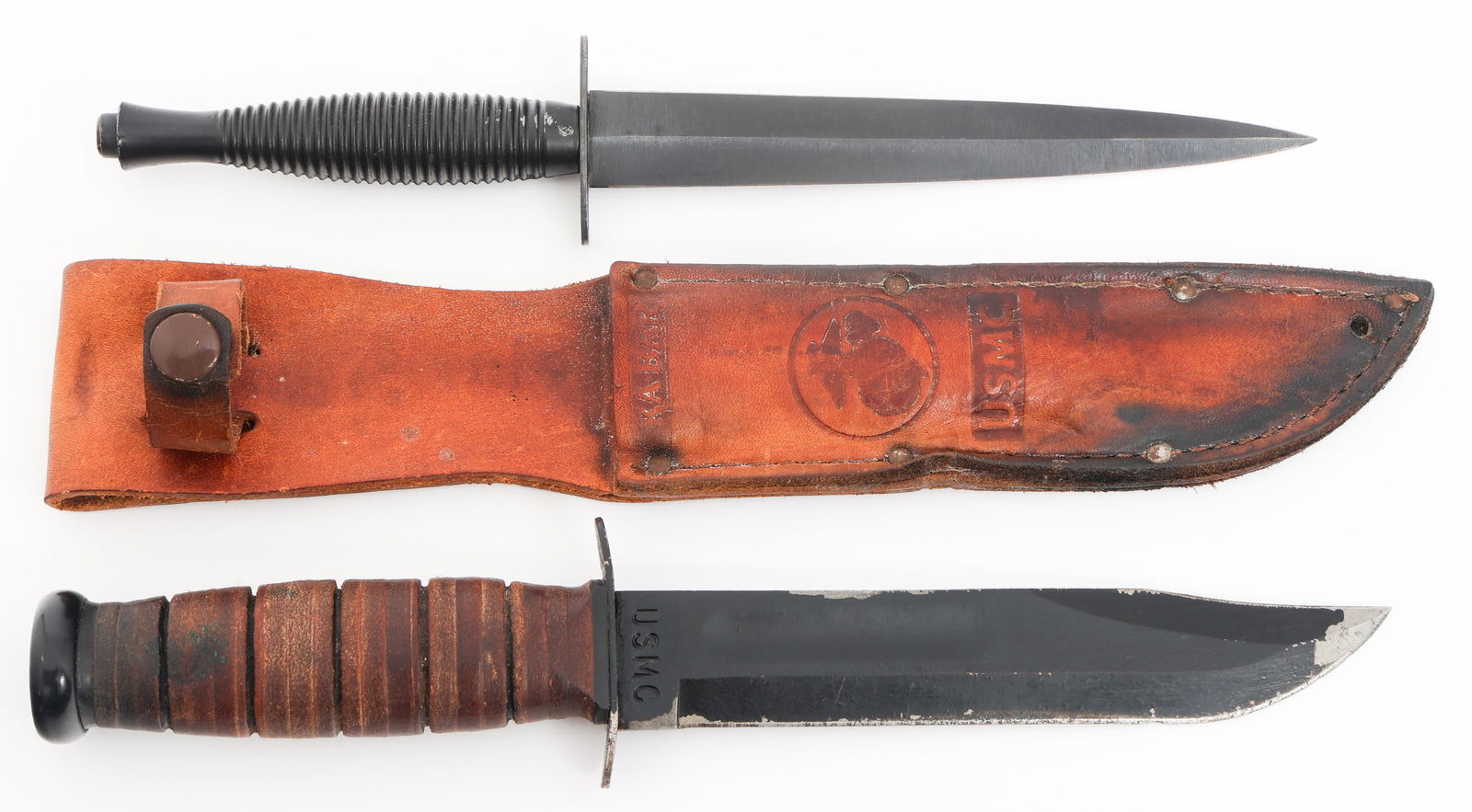 COLD WAR USMC KA-BAR MkII & FAIRBAIRN KNIVES: COLD WAR USMC KA-BAR MkII & FAIRBAIRN KNIVES Cold War USMC KA-BAR MkII and Fairbairn Commando Knives. (1) USMC KA-BAR MkII. Single edged, blued blade. Marked USMC on one side of the ricasso, maker mar