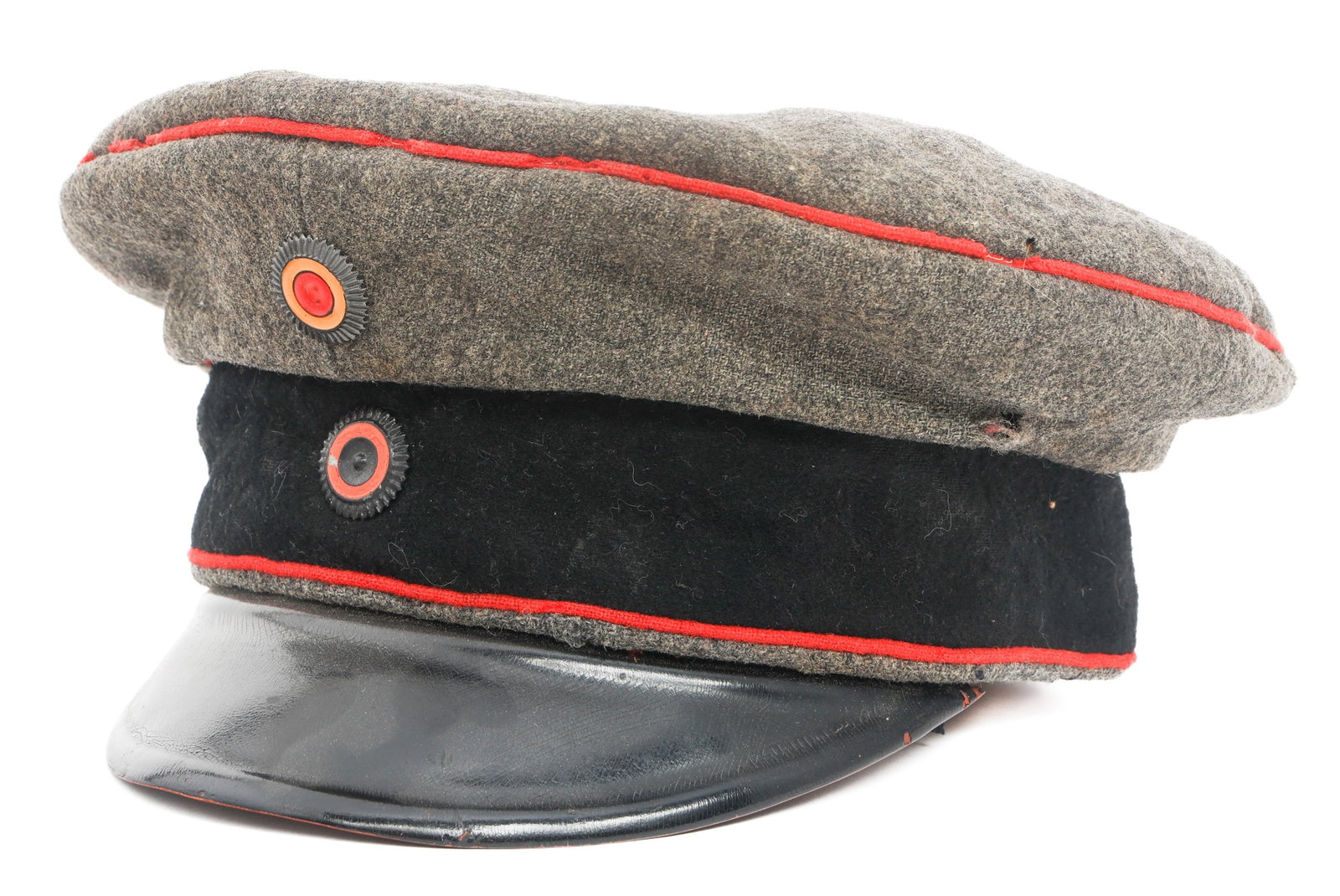 IMPERIAL GERMAN PRUSSIAN ARTILLERY SCHIRMMUTZE CAP: IMPERIAL GERMAN PRUSSIAN ARTILLERY SCHIRMMUTZE CAP Imperial German Prussian Artillery Schirmmutze Cap. Feldgrau wool with red piping and black cap band. Prussian and National cockades. No sweatband. N