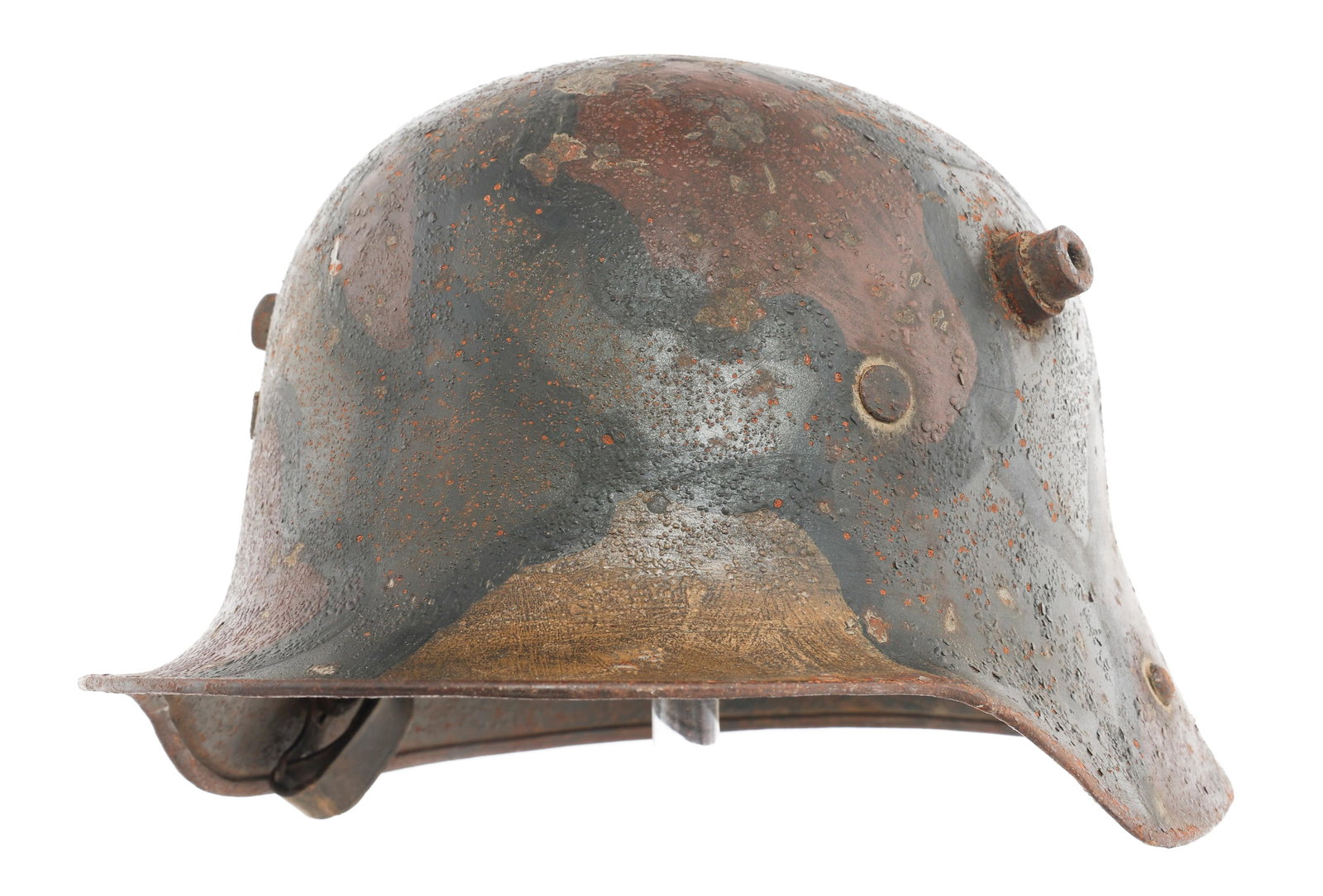 WWI IMPERIAL GERMAN M16 CAMOUFLAGE COMBAT HELMET: WWI IMPERIAL GERMAN M16 CAMOUFLAGE COMBAT HELMET WWI Imperial German M16 Camouflage Combat Helmet. Hand painted camouflage outer shell. Maker marked by BF64. Leather band and chinstrap. Padded leather