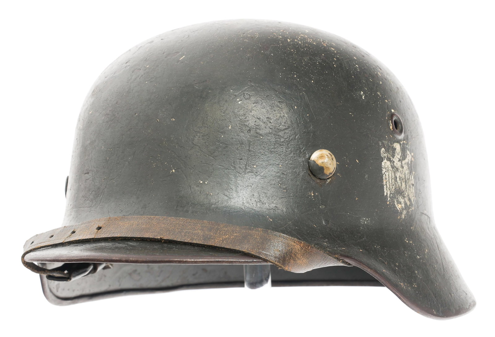WWII GERMAN HEER SD M40 COMBAT HELMET: WWII GERMAN HEER SD M40 COMBAT HELMET WWII German Heer SD M40 Combat Helmet. Single Heer decal. Maker marked NS66 and serial numbered DN26 near the rim. Partial leather liner. Abgenommen Wehrmacht sta