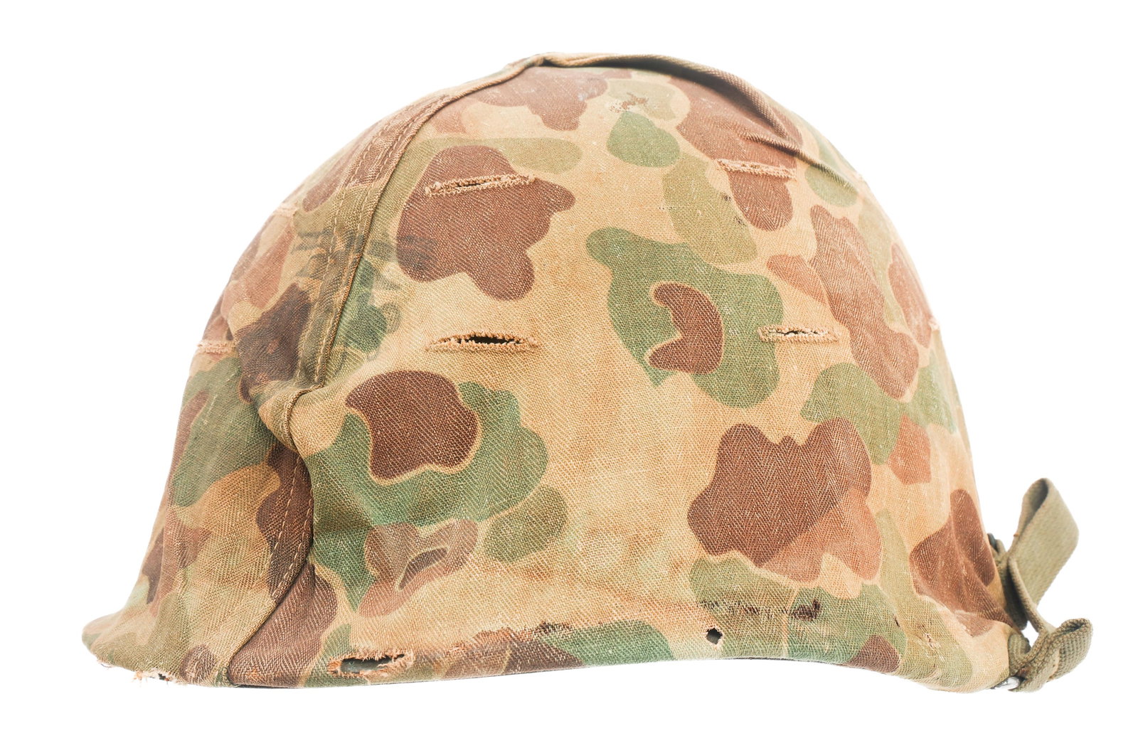 KOREAN WAR USMC M1 HELMET WITH COVER: KOREAN WAR USMC M1 HELMET WITH COVER Korean War U.S. Marine Corps M1 Combat Helmet with Camouflage Cover and Liner. Reversible frogskin camouflage cover with stamped Marine Corps front insignia, maker