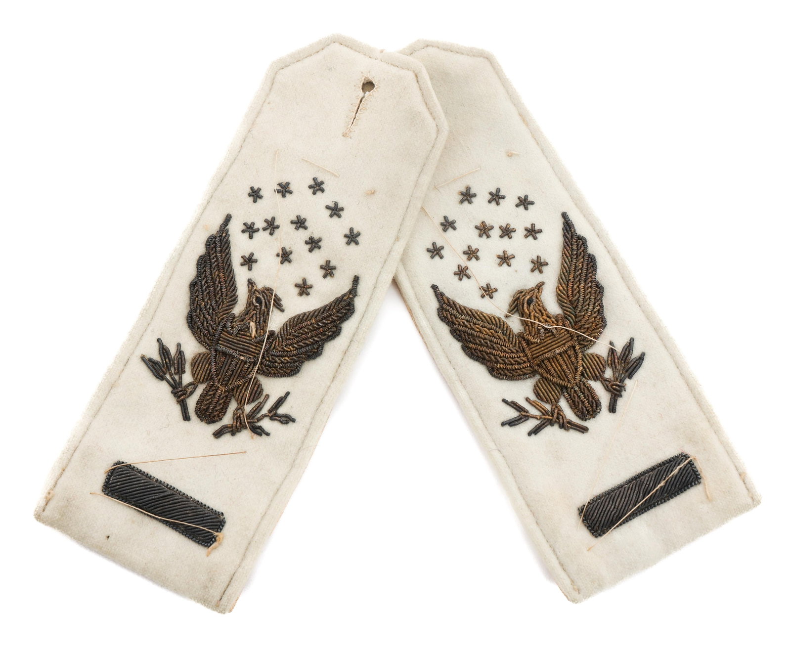 SPAN-AM US ARMY OFF. QUARTERMASTER SHOULDER BOARDS: SPAN-AM US ARMY OFF. QUARTERMASTER SHOULDER BOARDS Spanish-American War US Army Officers Quartermaster Shoulder Boards. Heavy gold bullion embroidered on white cotton / felt fabric. Provenance: Lifeti