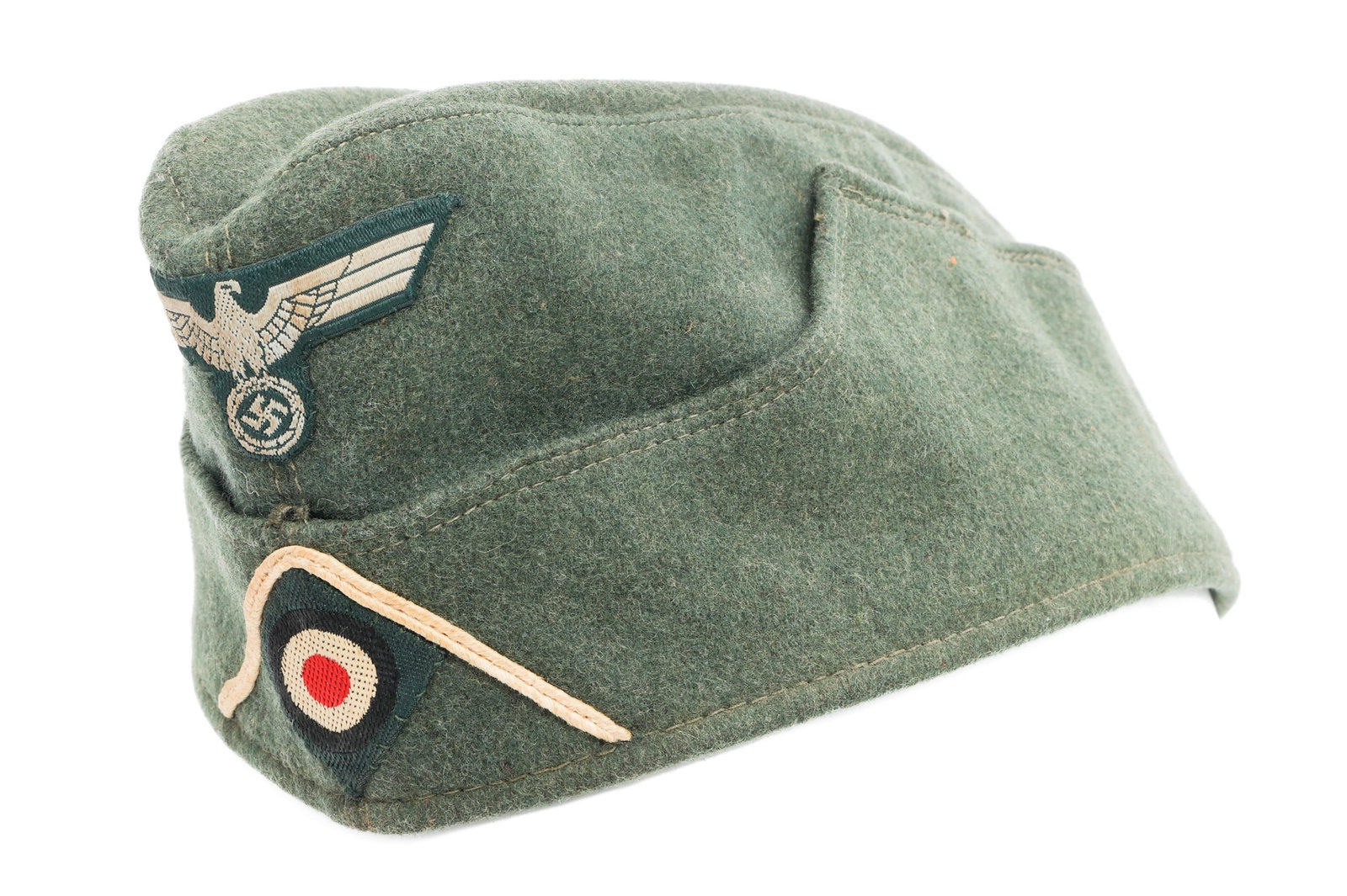 WWII GERMAN HEER OFFICERS M38 OVERSEAS CAP: WWII GERMAN HEER OFFICERS M38 OVERSEAS CAP WWII German Heer Officers M38 Overseas Cap. Feldgrau wool. White wool piping. Heer Reichsadler and National Cockade patch. Cotton liner.