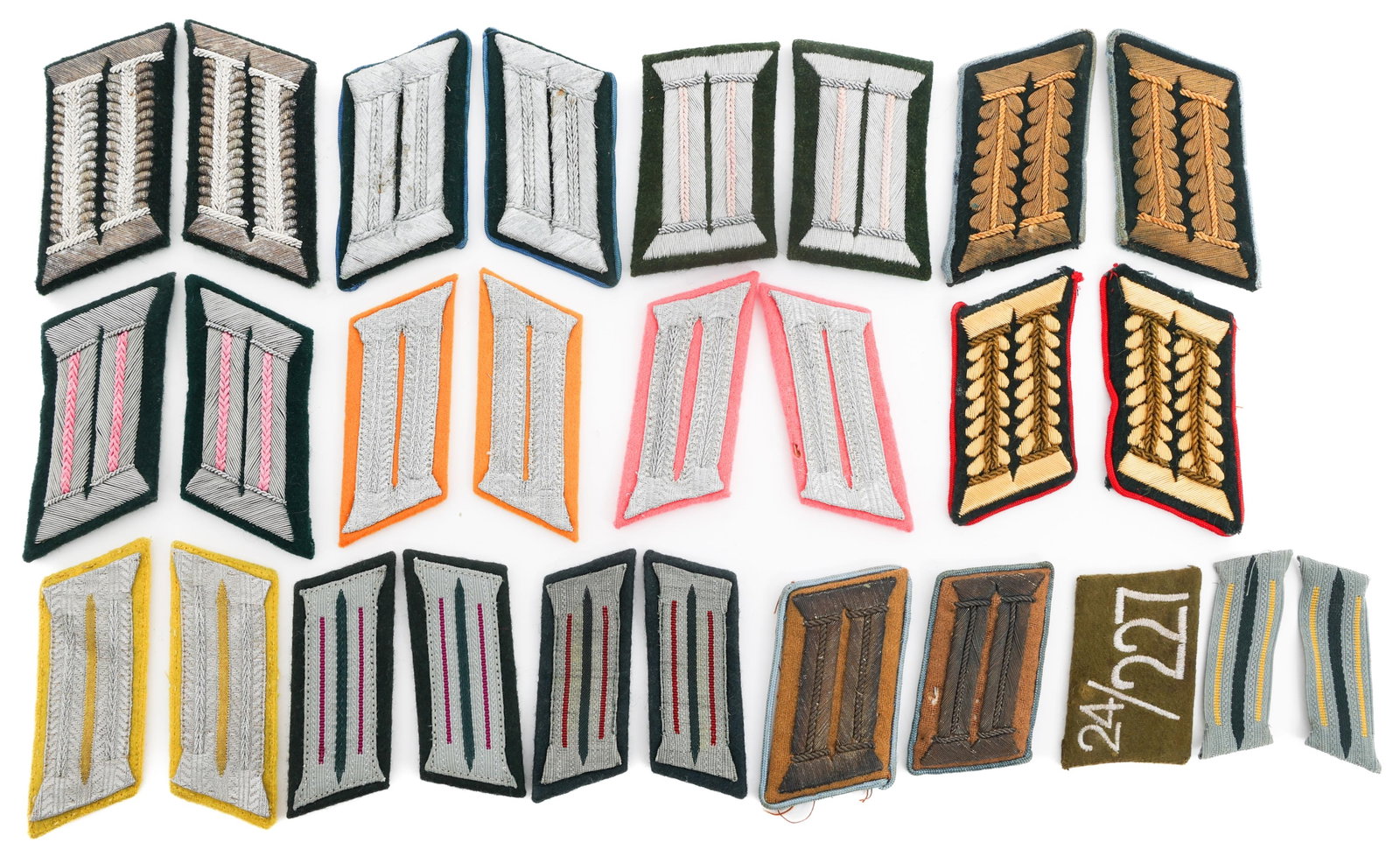 WWII GERMAN ARMED FORCES OFFICER COLLAR TABS (1 of 16)