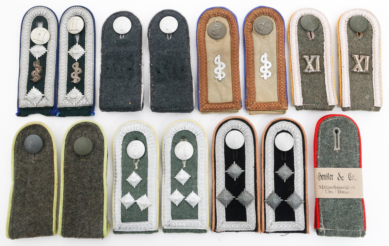WWII GERMAN HEER UNIT SHOULDER BOARDS: WWII GERMAN HEER UNIT SHOULDER BOARDS WWII German Officer, NCO and Enlisted Shoulder Boards. Ranks and services include Heer Medical Captain, Artillery Enlisted, Signals Unteroffizer, DAK Oberfeldwebe