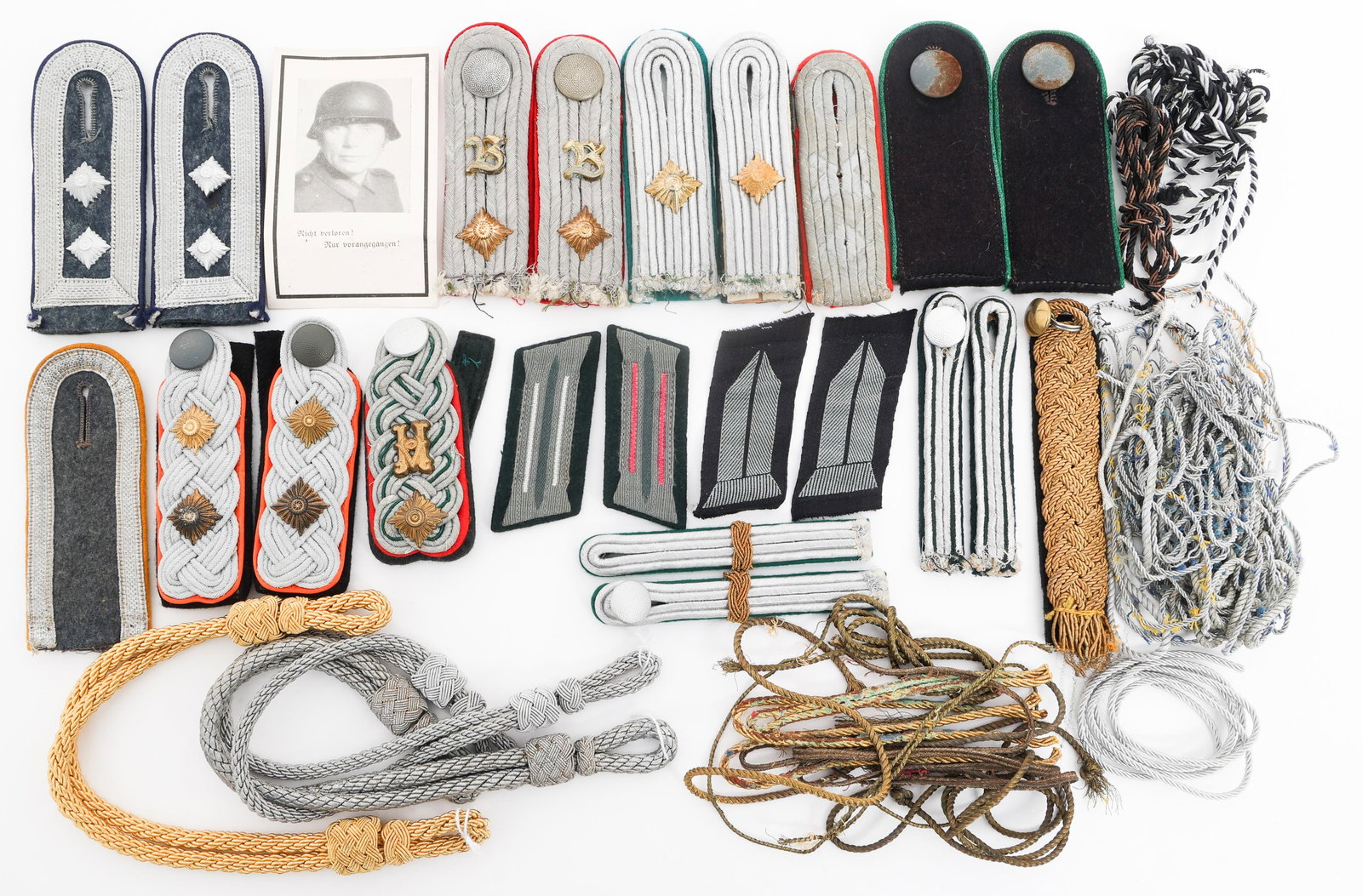 WWII GERMAN HEER SHOULDER BOARDS, TABS & CORDS (1 of 15)