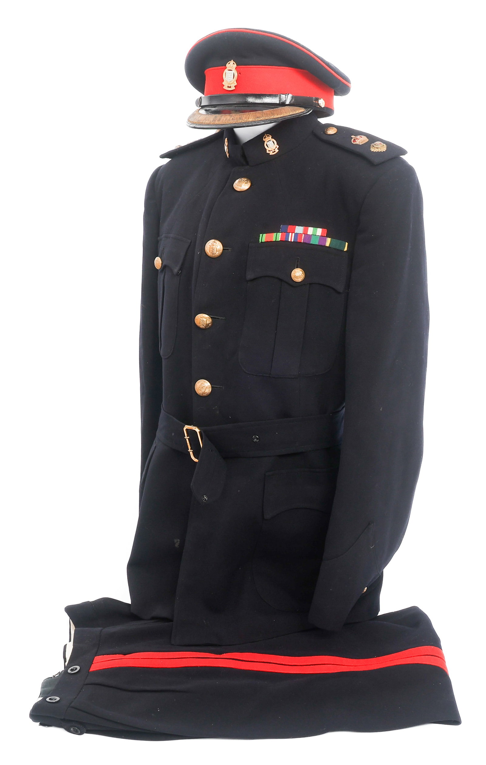WWII BRITISH ROYAL ARMY ORDNANCE CORPS UNIFORM: WWII BRITISH ROYAL ARMY ORDNANCE CORPS UNIFORM WWII British Royal Army Ordnance Corps Uniform. (1) Dark blue / black tunic with Royal Army Ordnance Corps collar discs, Lieutenant Colonel Insignia shou