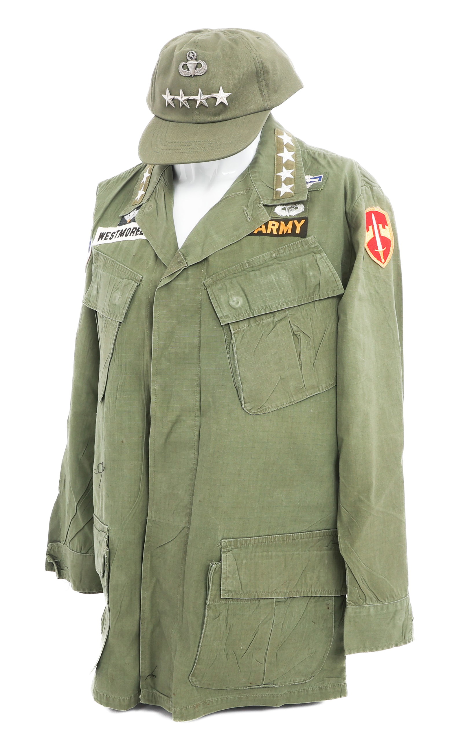 VIETNAM WAR US GEN. WESTMORELAND TRIBUTE UNIFORM: VIETNAM WAR US GEN. WESTMORELAND TRIBUTE UNIFORM Vietnam War US General Westmoreland Tribute Uniform. (1) Field Cap. Cotton with leather sweatband. Master Parachutist and 4 star frontal insignia. (1) 