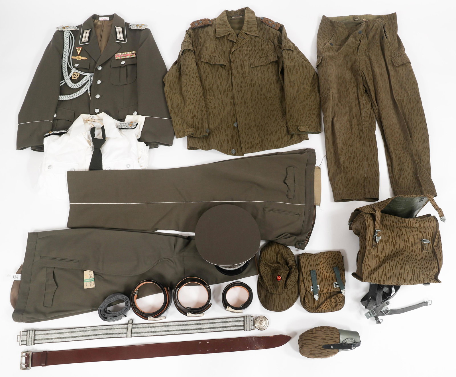 EAST GERMAN UNIFORMS, BELTS, POUCHES, & CAPS (1 of 16)
