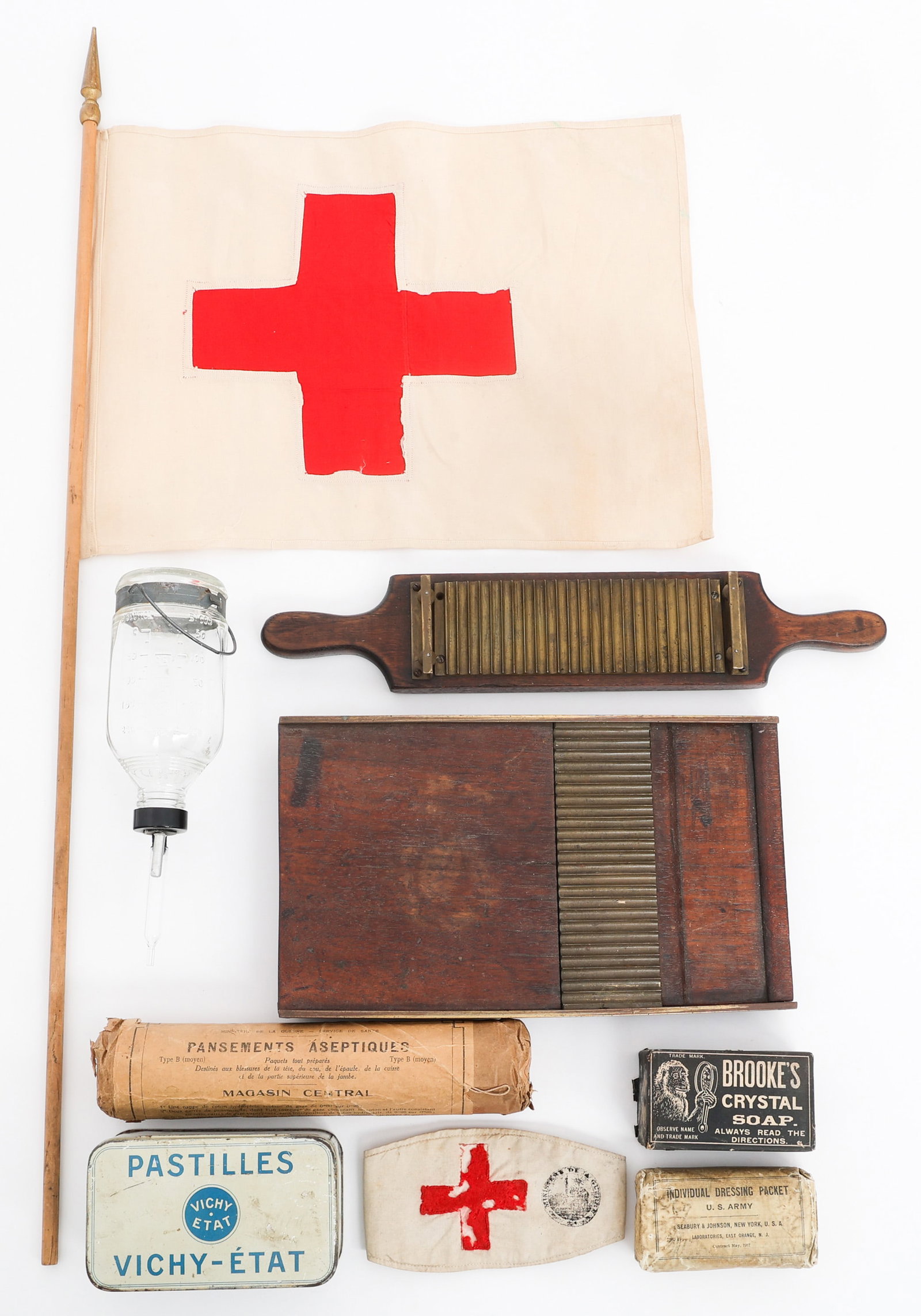 WWI - WWII US, FRENCH & KOREAN MEDIC GEAR (1 of 12)