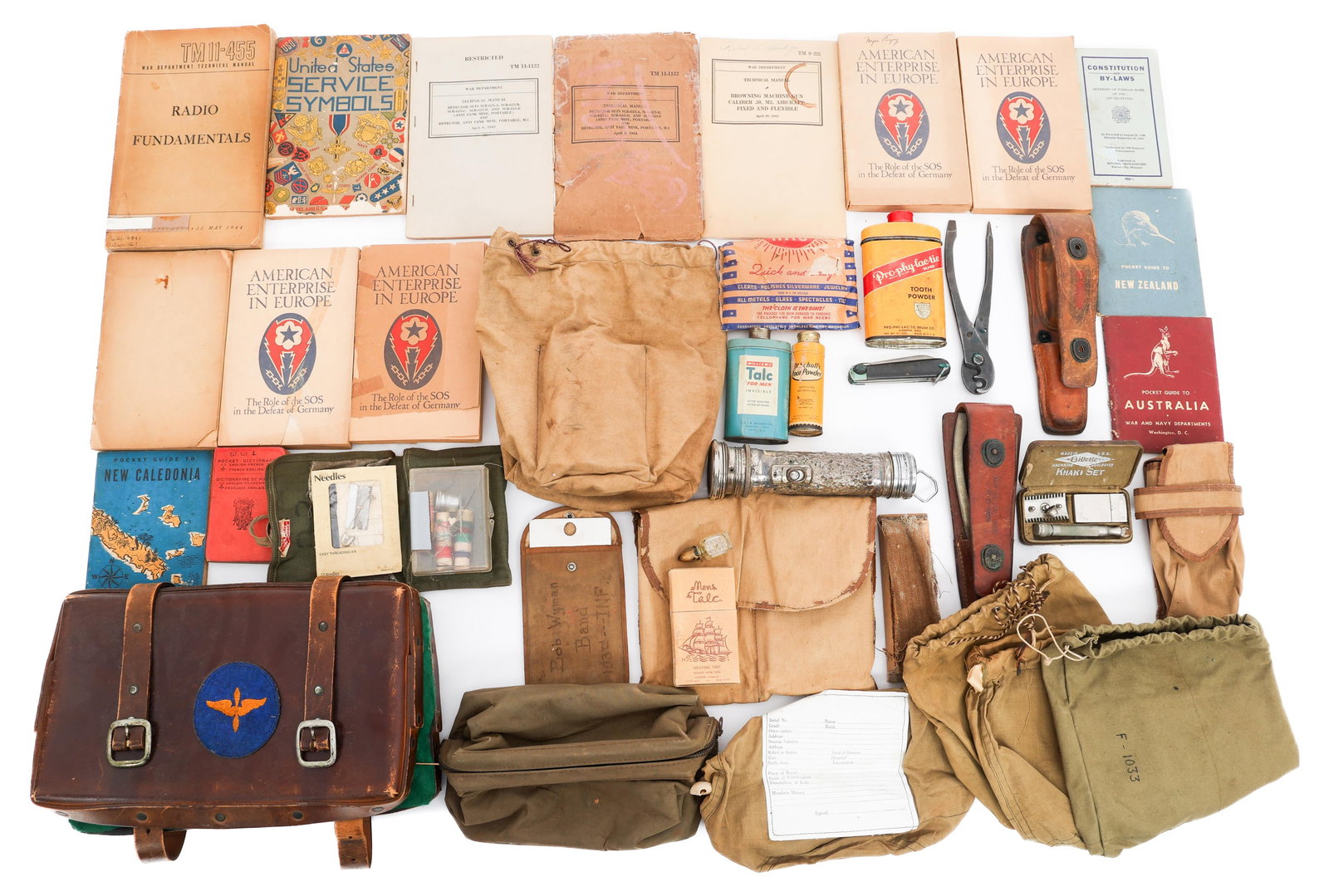 WWII US ARMED FORCES PERSONAL GEAR BONANZA (1 of 12)