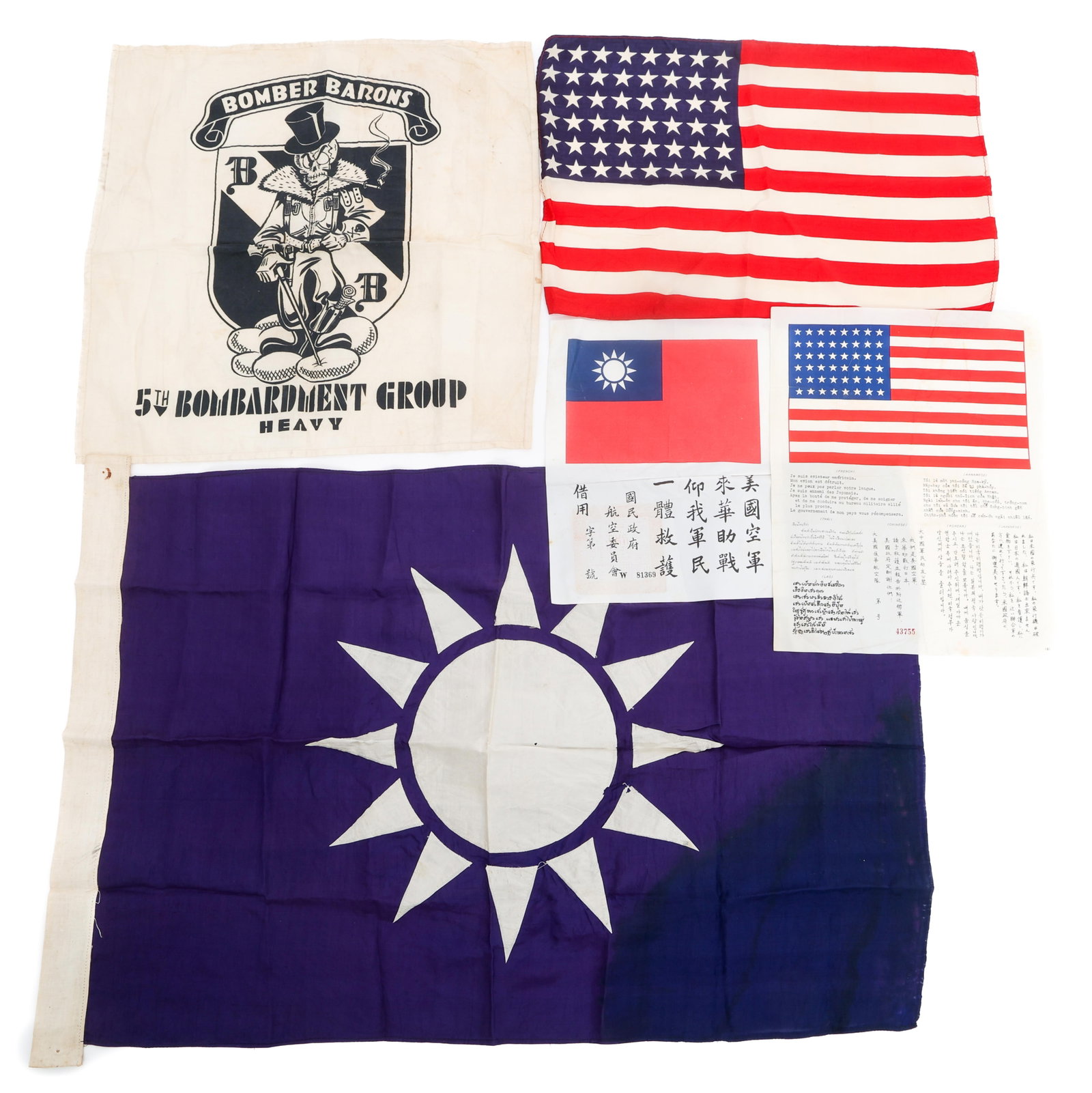 WWII USAAF 5th BOMB GROUP, BLOOD CHIT & FLAGS (1 of 11)
