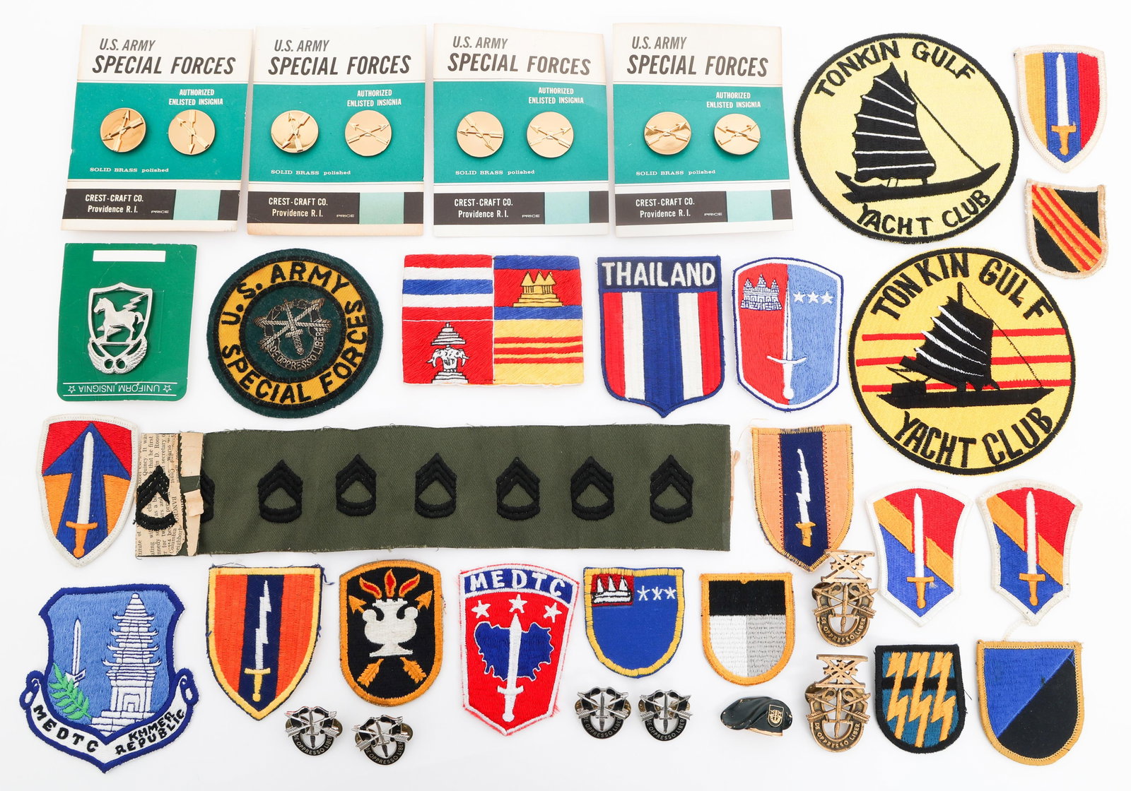 VIETNAM WAR US ARMY & SPECIAL FORCES PATCH & PINS: VIETNAM WAR US ARMY & SPECIAL FORCES PATCH & PINS Vietnam War U.S. Army Special Forces Patches, Pins and Collar Insignia. (1) 10th Special Forces Group Badge. (3) Military Equipment Delivery Team