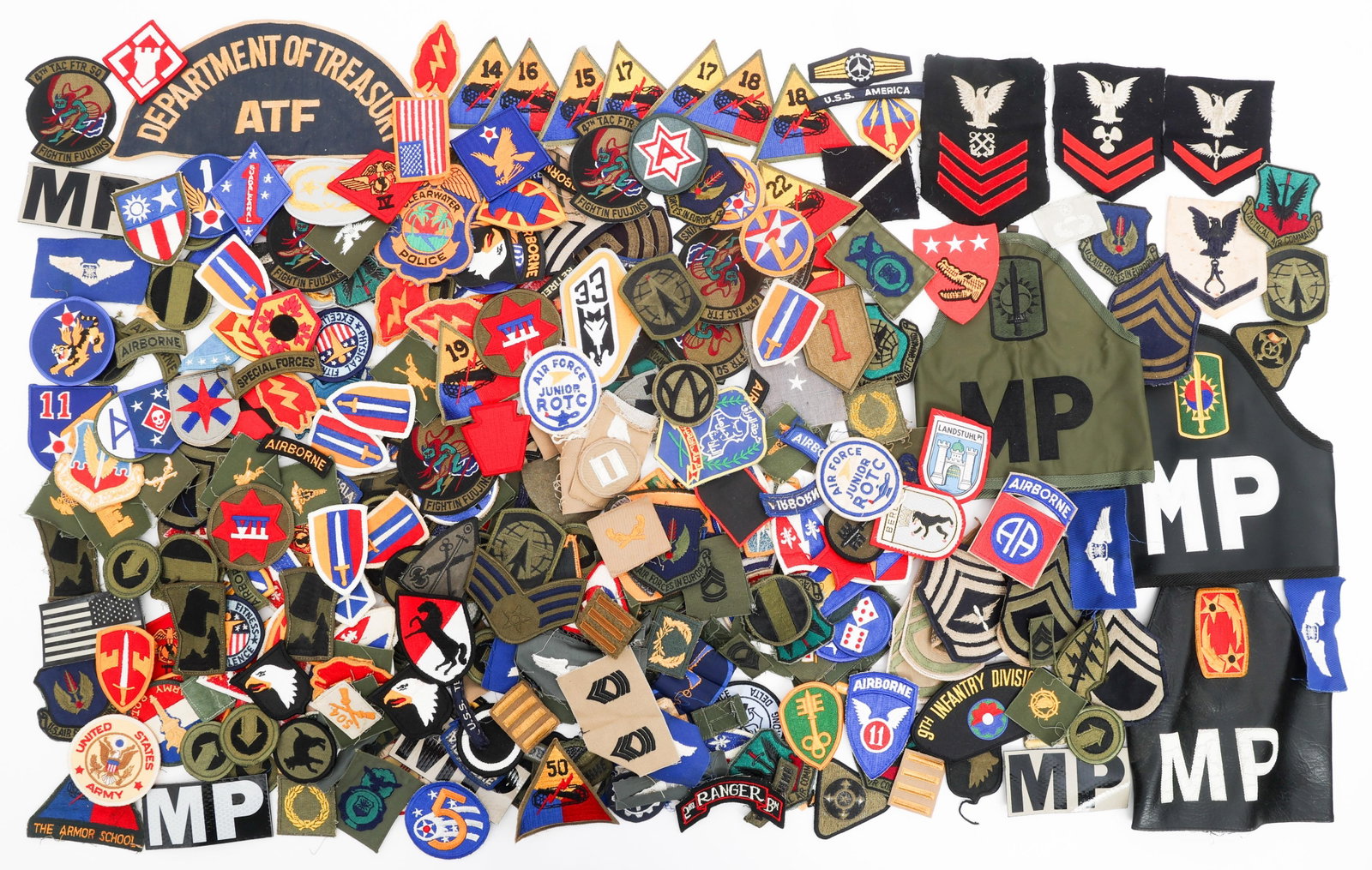 VIETNAM - CURRENT US ARMED FORCES RANK & PATCHES (1 of 18)