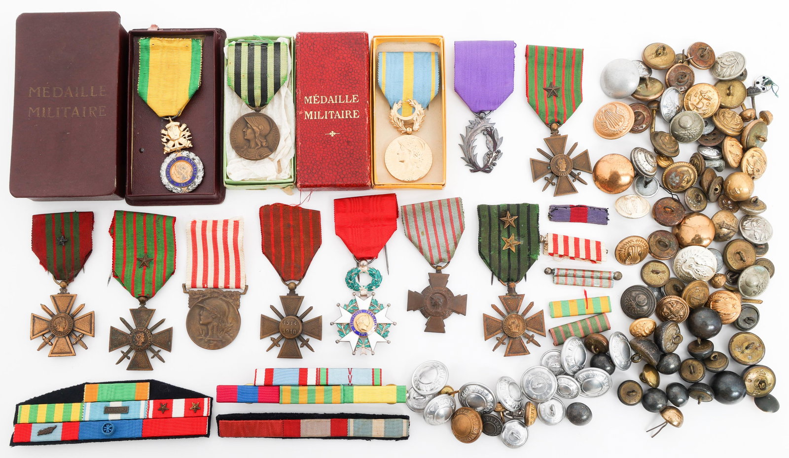 WWI - WWII FRENCH MEDALS, RIBBON BARS AND BUTTONS (1 of 18)