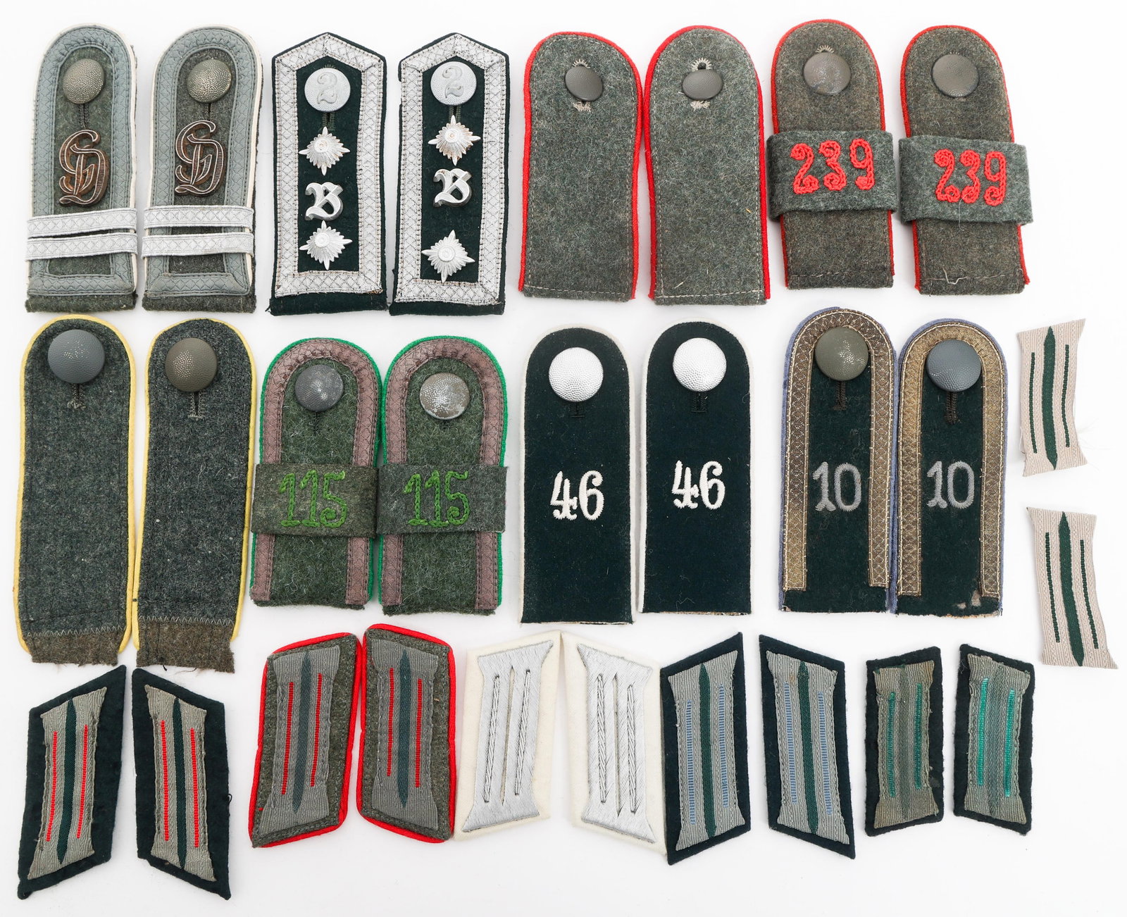 WWII GERMAN SHOULDER & COLLAR TAB INSIGNIA PAIRS: WWII GERMAN SHOULDER & COLLAR TAB INSIGNIA PAIRS WWII German Officer, NCO and Enlisted Shoulder Boards and Collar Tabs. Ranks and services include Enlisted Artillery, Supply Unteroffizer, Grossdeutsch