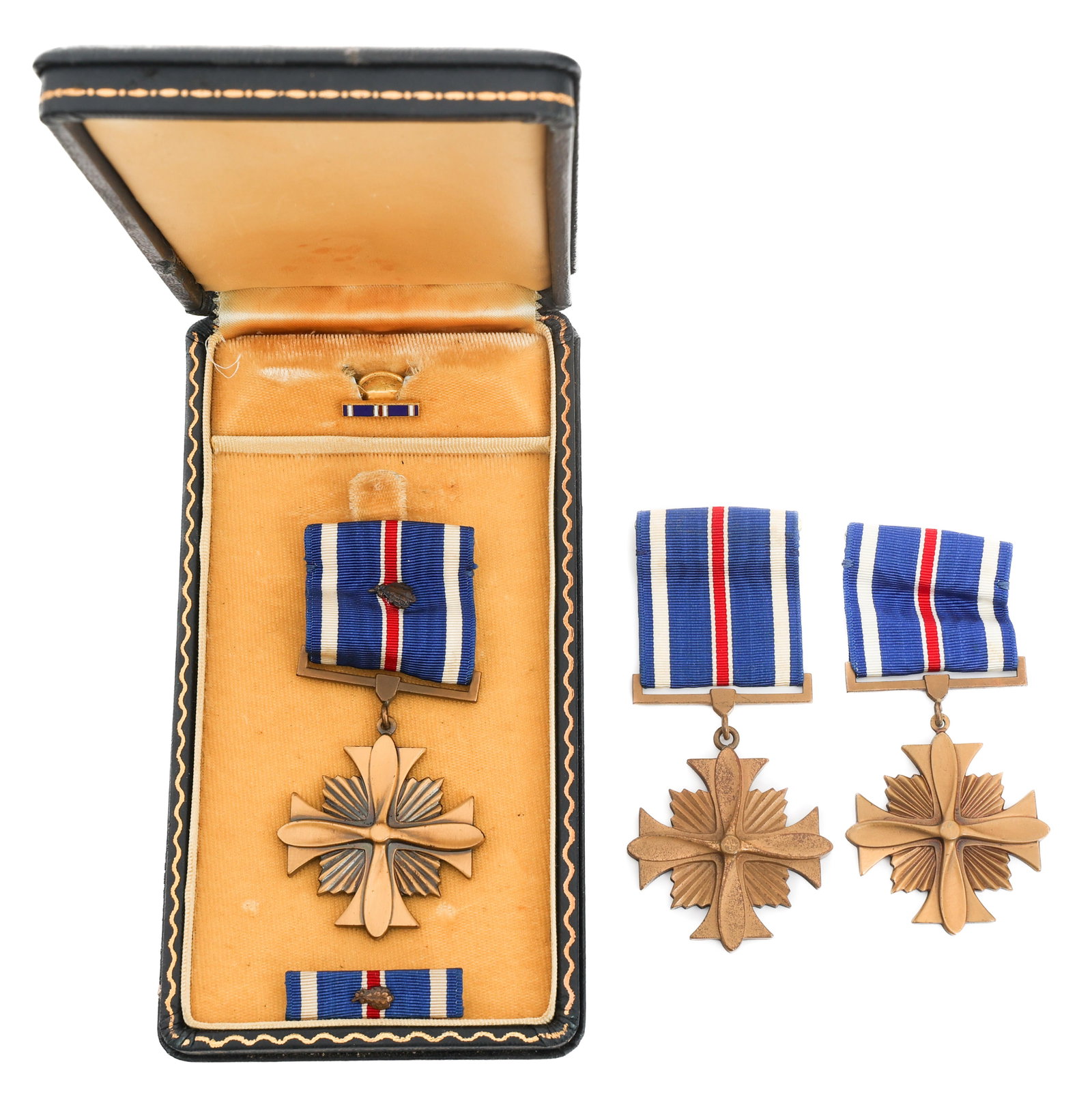 WWII US AAF 1945 KIA NAMED LT. DFC MEDAL & MEDALS (1 of 12)