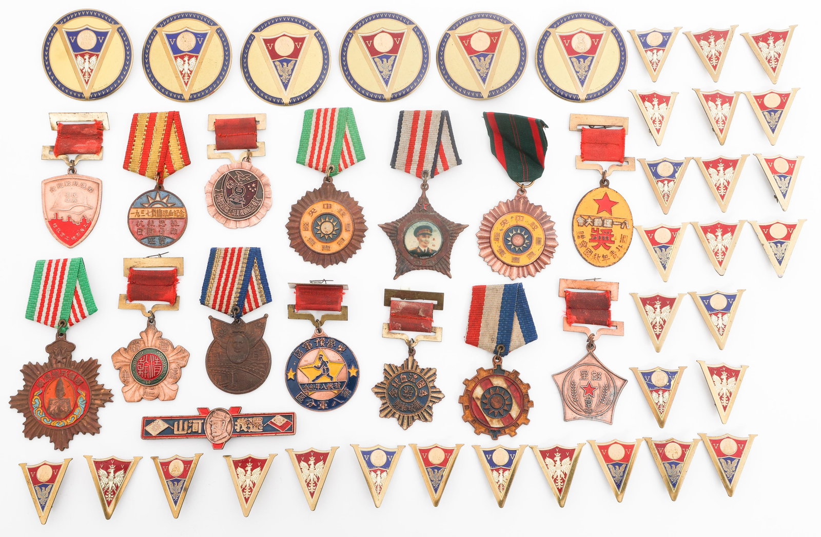 CHINESE CIVIL WAR - WWII NATIONALIST MEDALS (1 of 17)