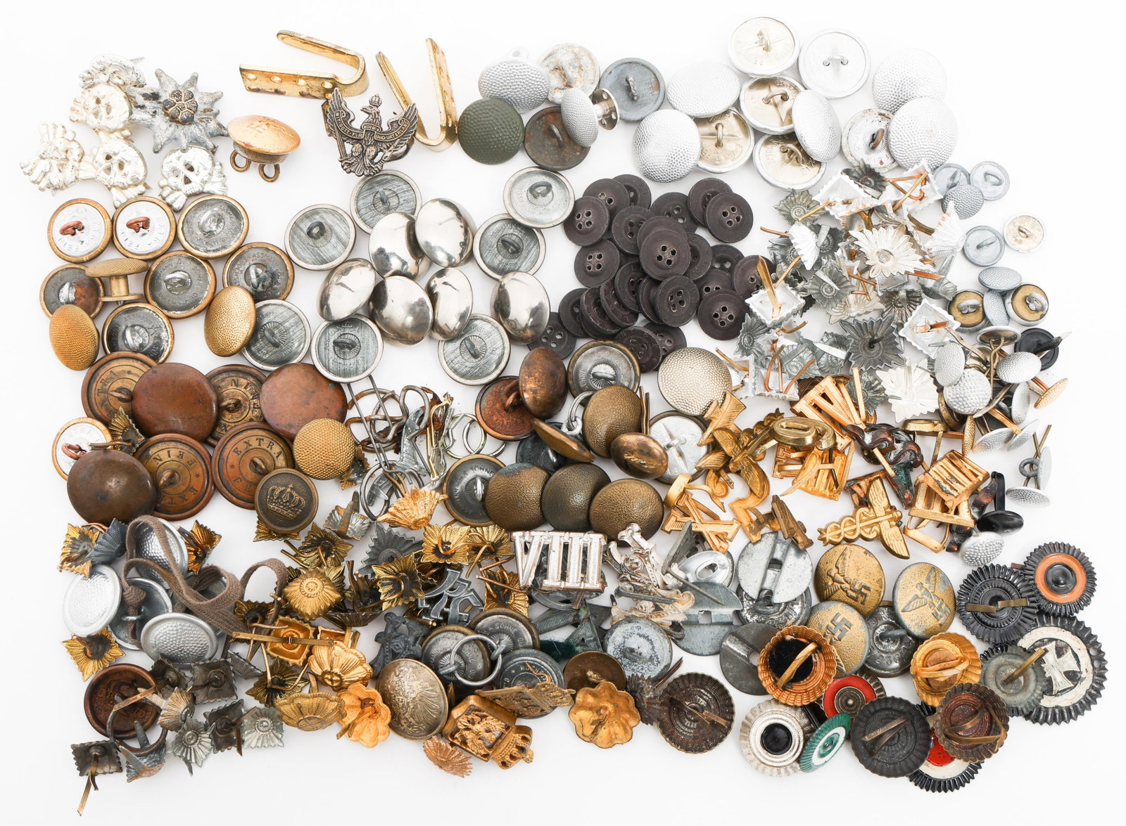 WWI - WWII GERMAN UNIFORM PIPS, PINS, & BADGES: WWI - WWII GERMAN UNIFORM PIPS, PINS, & BADGES WWI - WWII German Army Unit and Rank Pips, Pins, and Badges. Various maker marks, ranks, symbols, and units including Imperial Cap Badges, WWII Shoulder 