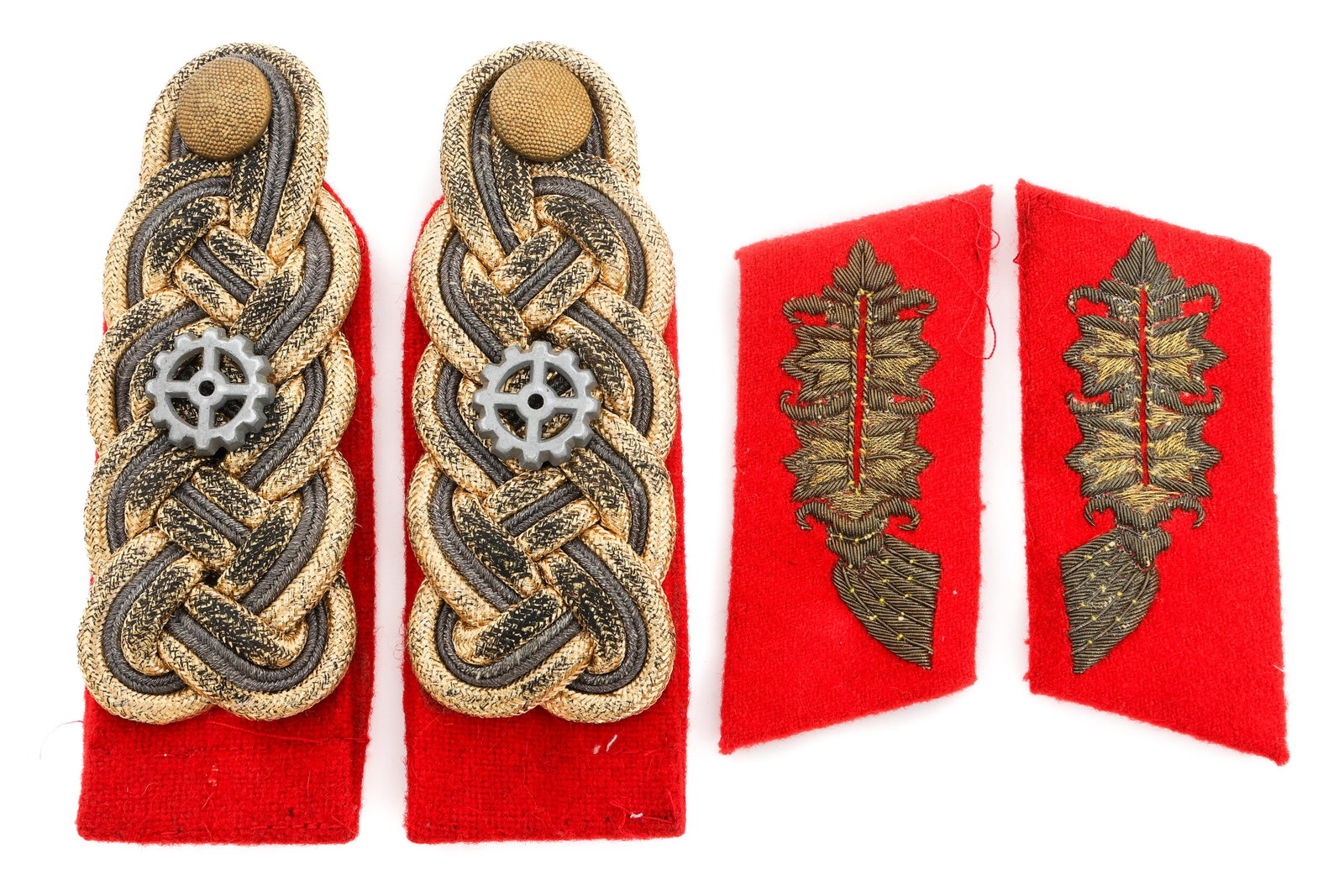 WWII GERMAN GENERAL SHOULDER BOARDS & COLLAR SET (1 of 6)