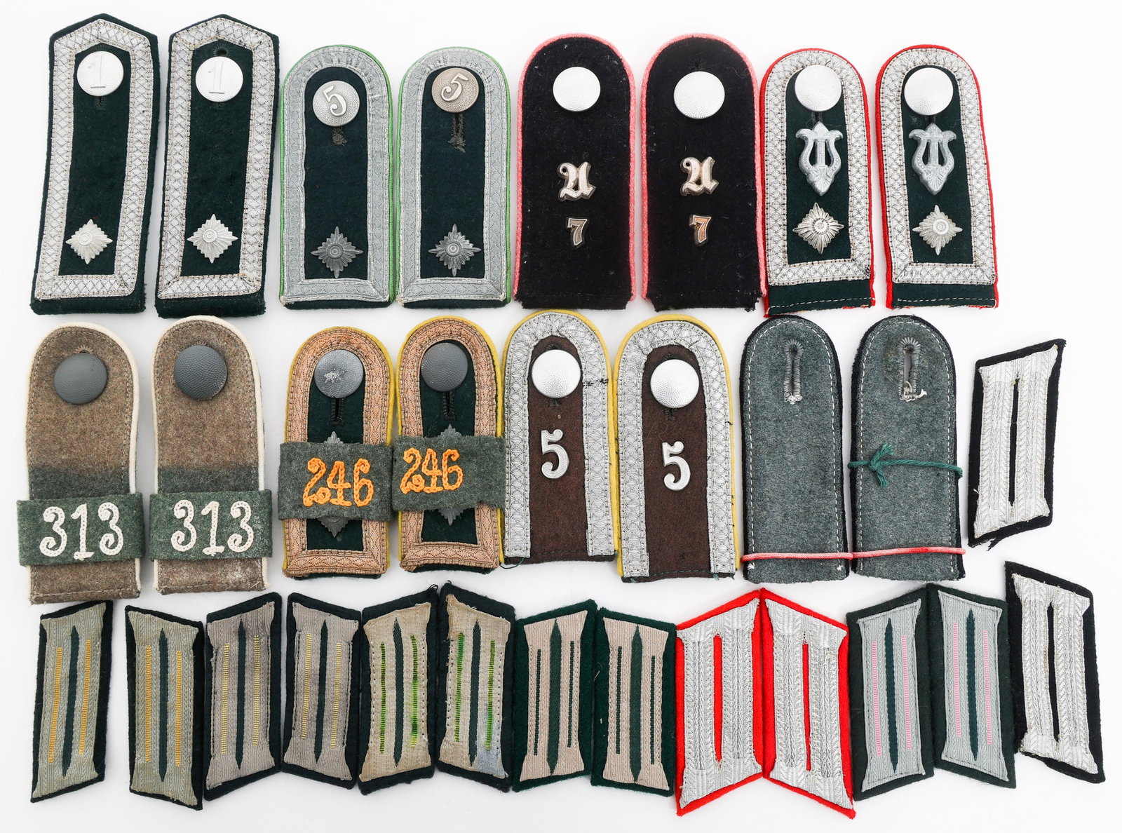WWII GERMAN SHOULDER BOARDS & COLLAR TABS: WWII GERMAN SHOULDER BOARDS & COLLAR TABS WWII German Officer, NCO and Enlisted Shoulder Boards and Collar Tabs. Ranks and services include Enlisted Panzer Reconnaissance, Oberfeldwebel Artillery Band