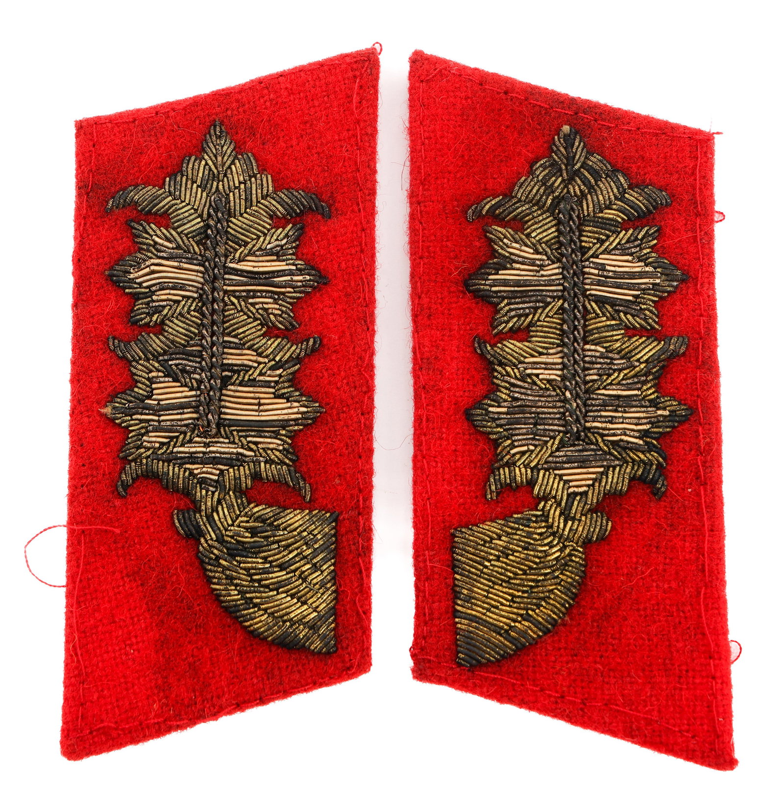 WWII GERMAN WEHRMACHT GENERAL COLLAR TABS: WWII GERMAN WEHRMACHT GENERAL COLLAR TABS WWII German Wehrmacht Heer General Collar tabs. Heavy gold bullion embroidery on felt. Size: 3 3/4" x 1 3/4"
